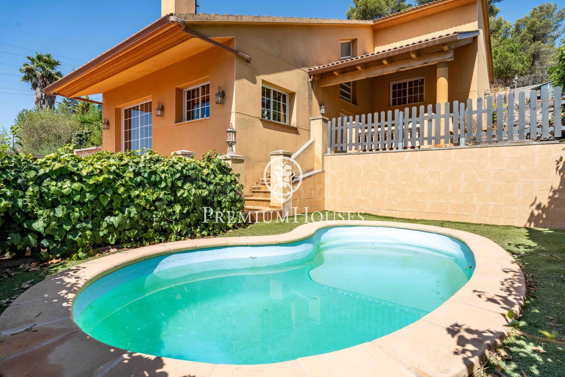 Casa independiente con piscina en Begues Park