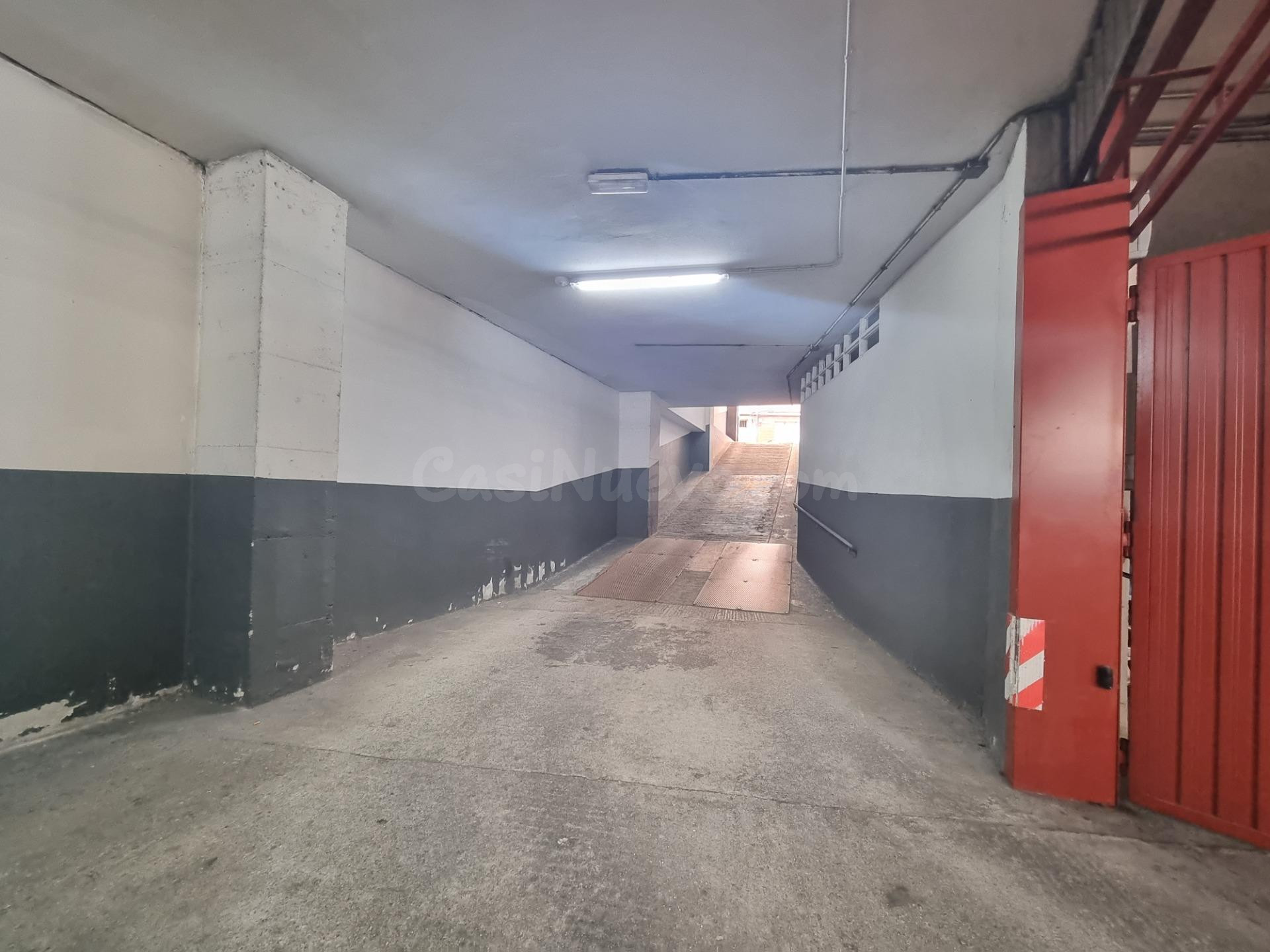 GARAJE DE 680M2 23 PLAZAS COCHE Y 5 MOTOS POSIBILIDAD DE MÁS - ZONA DE MUCHA DEMANDA - FACIL ACCESO