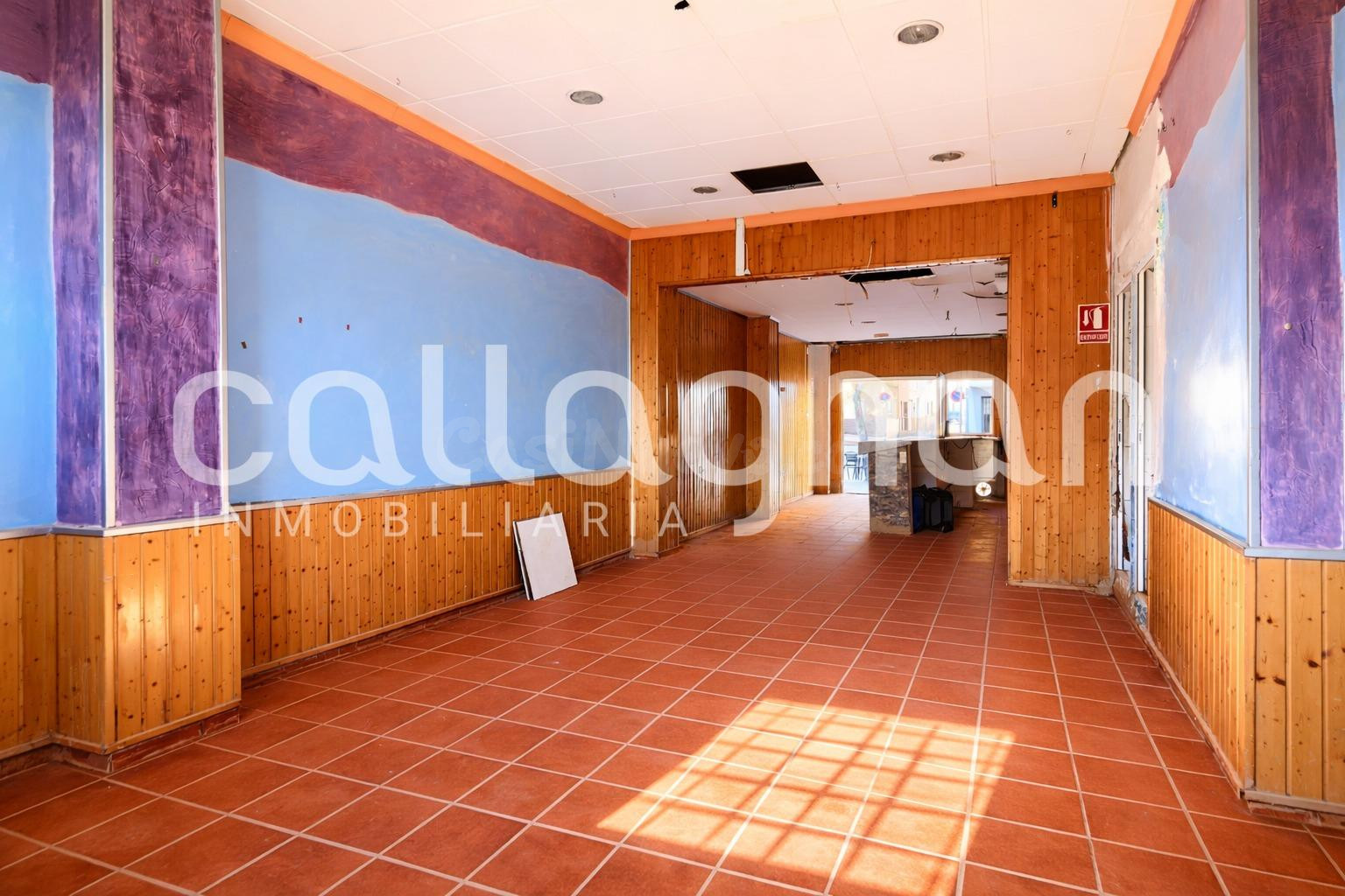 Local comercial con gran potencial en avenida principal de Chiva