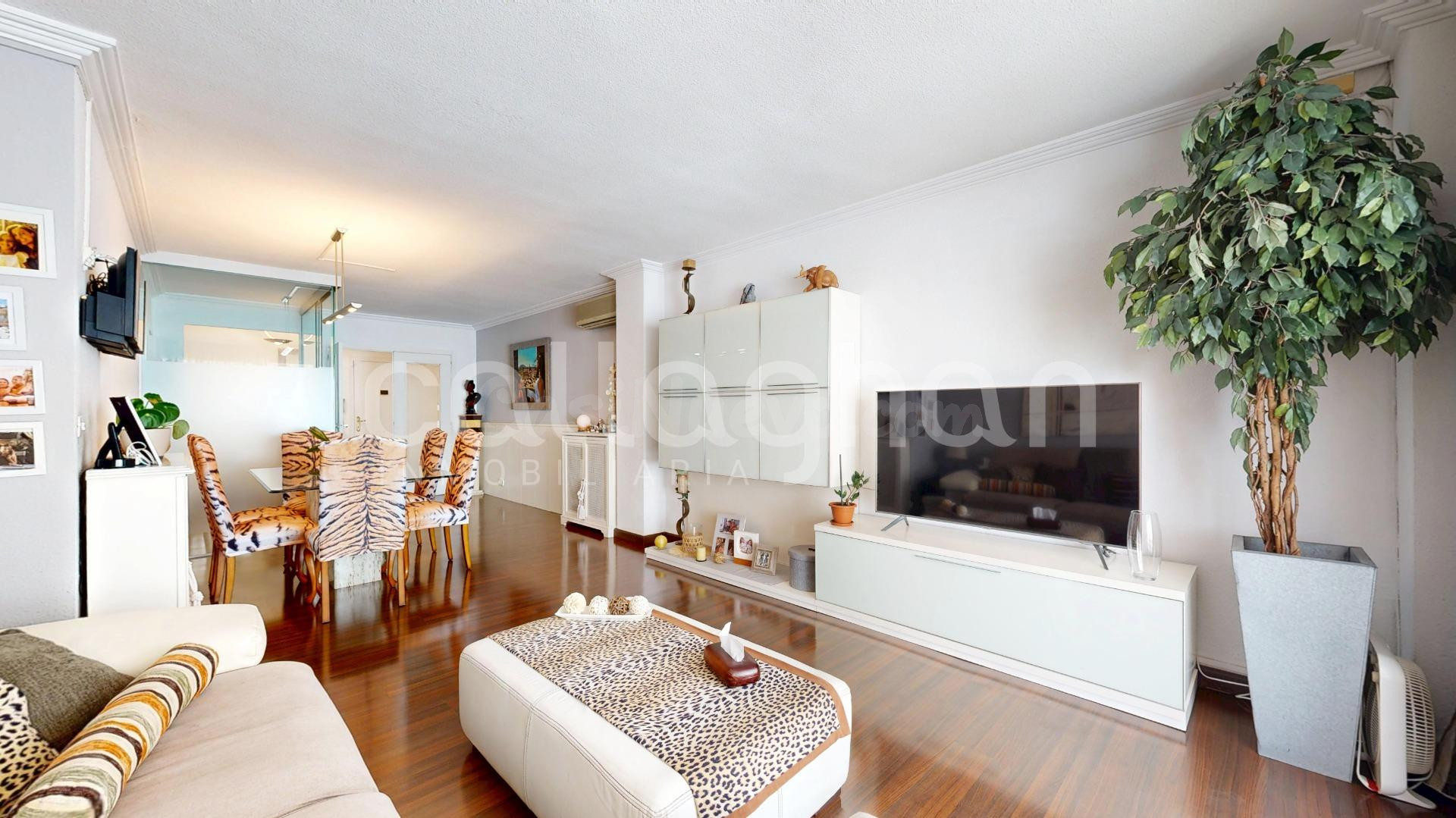 Espectacular vivienda de 4 habitaciones con gran terraza y garaje en Ruzafa
