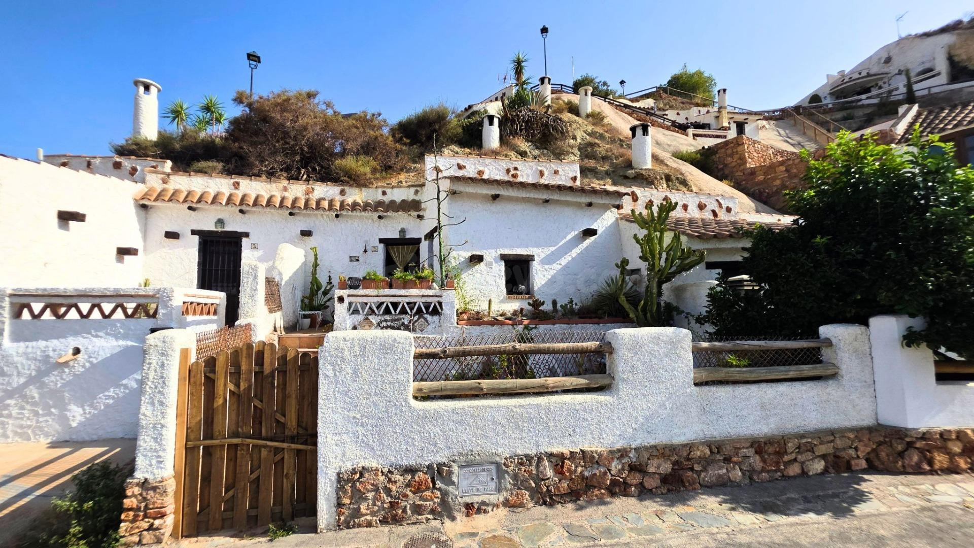 Descubre tu Refugio Ideal: Casa Cueva en Terque, Almería