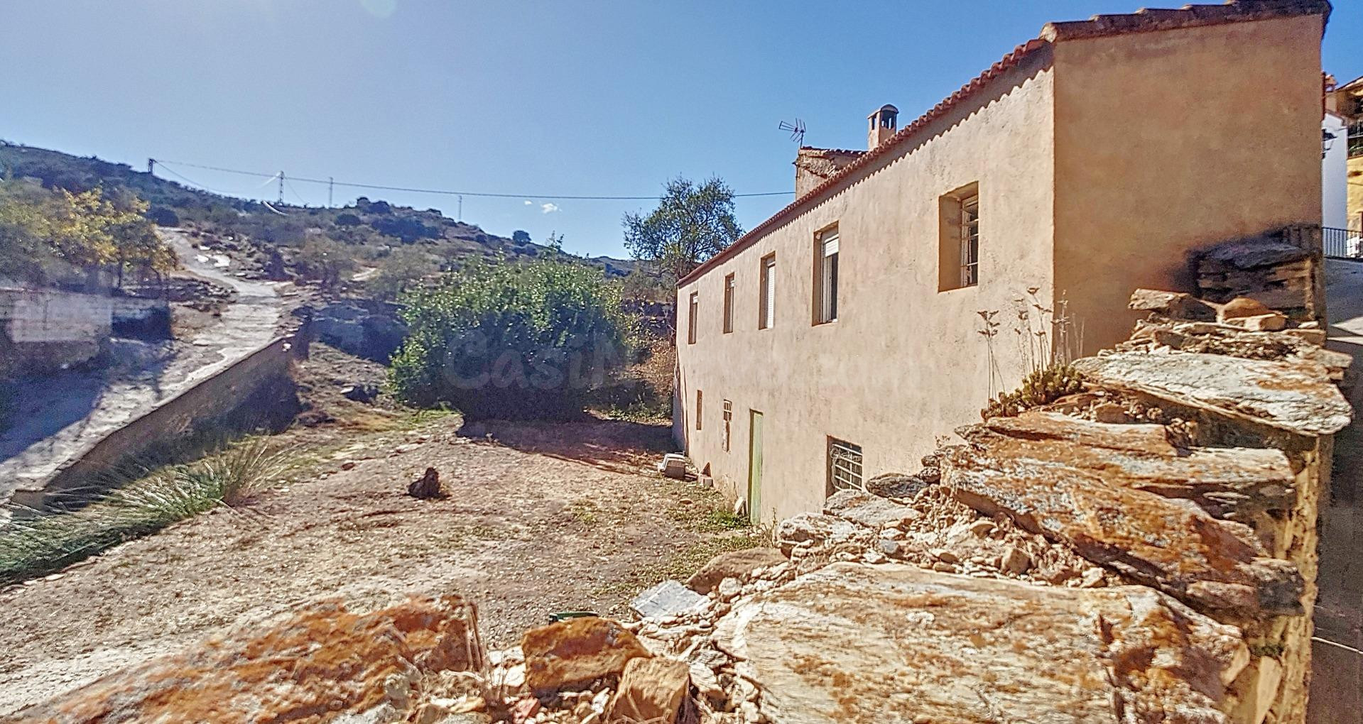 Gran Casa de 360 m2 en Benizalón | Inversión Ideal, B&B o Proyecto Familiar