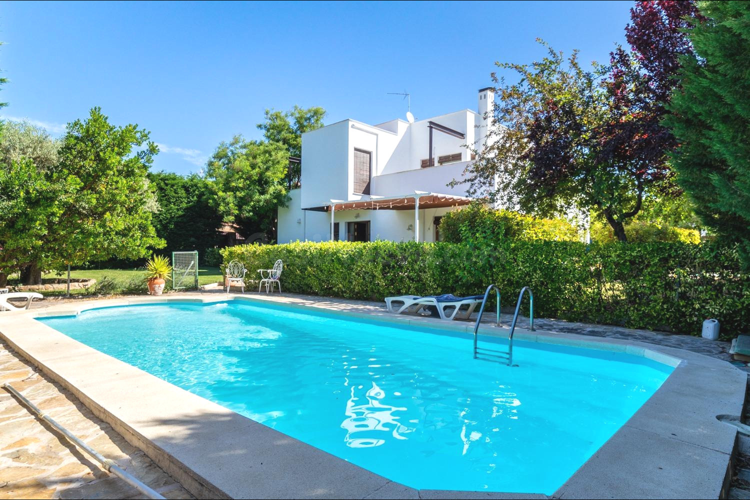 CASA EN VENTA EN URB. MONTEHERMOSO