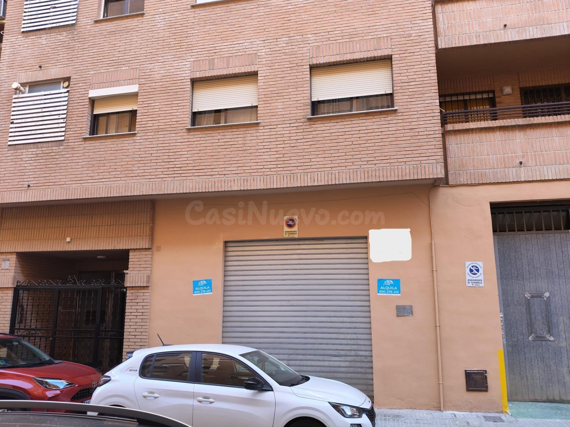 Amplio Local Comercial en Catarroja - Ideal para Negocios