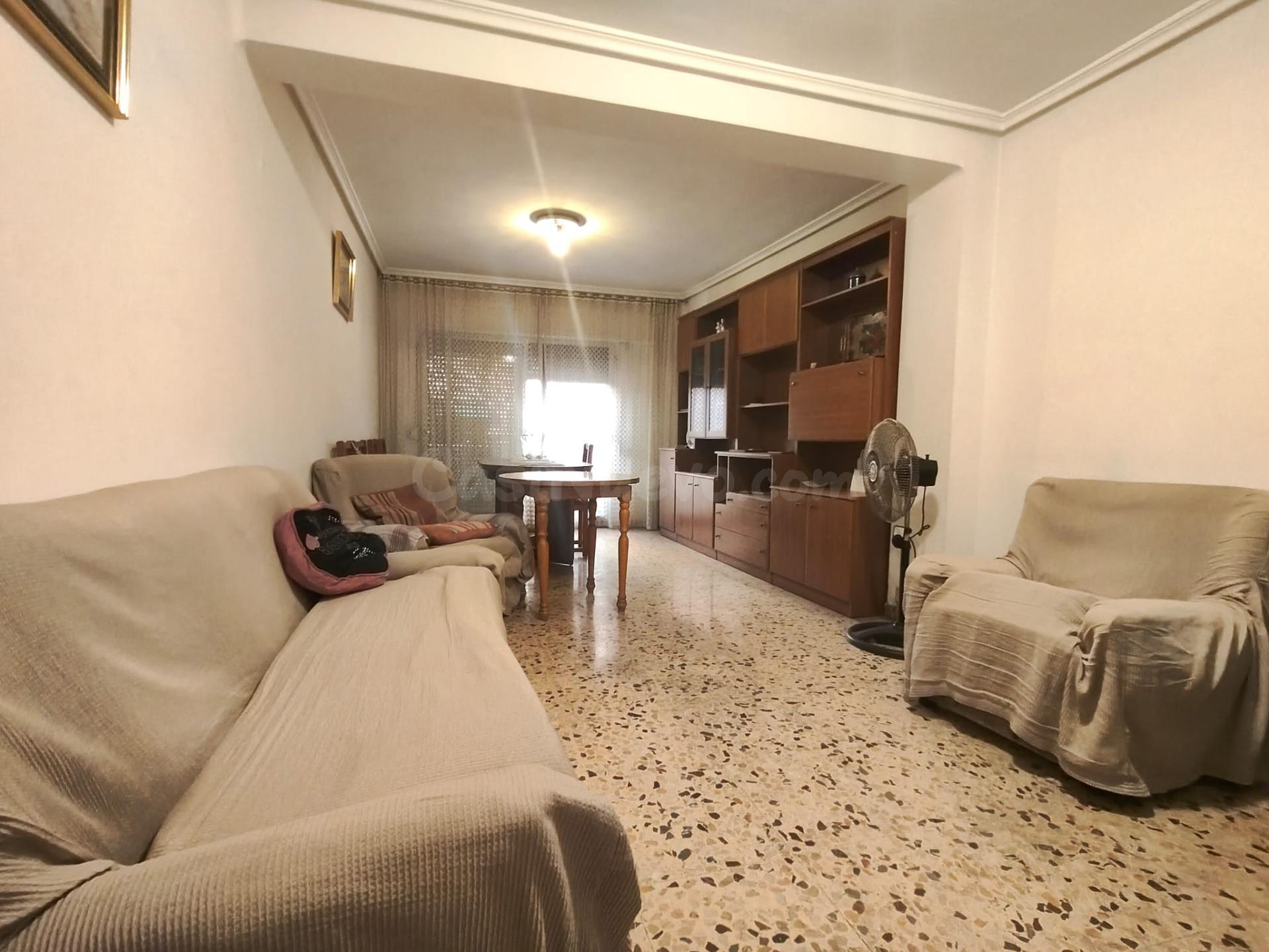 Piso de 4 habitaciones con ascensor, balcón y terraza interior en buena zona de Sedaví