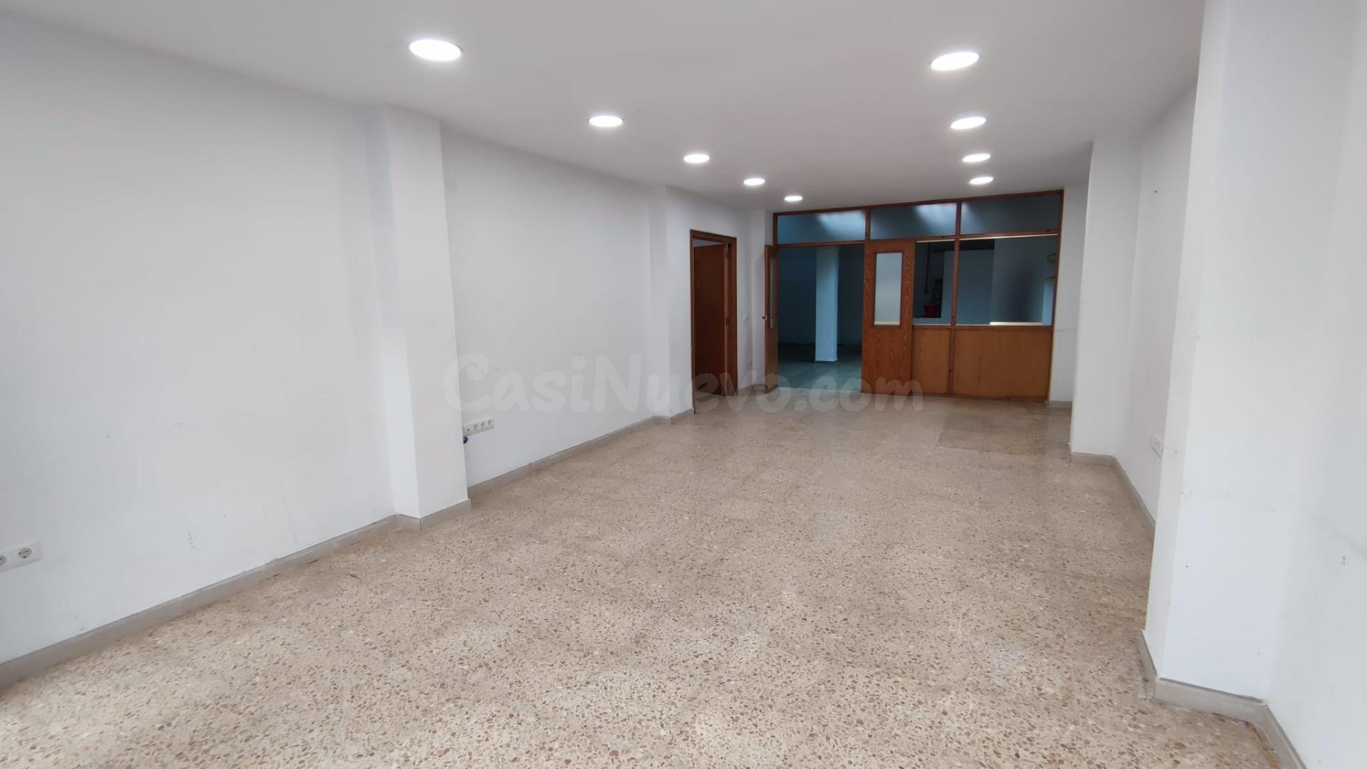 MAGNIFICO LOCAL COMERCIAL CON 2 SALIDAS EN GANDIA-BENIRREDRA