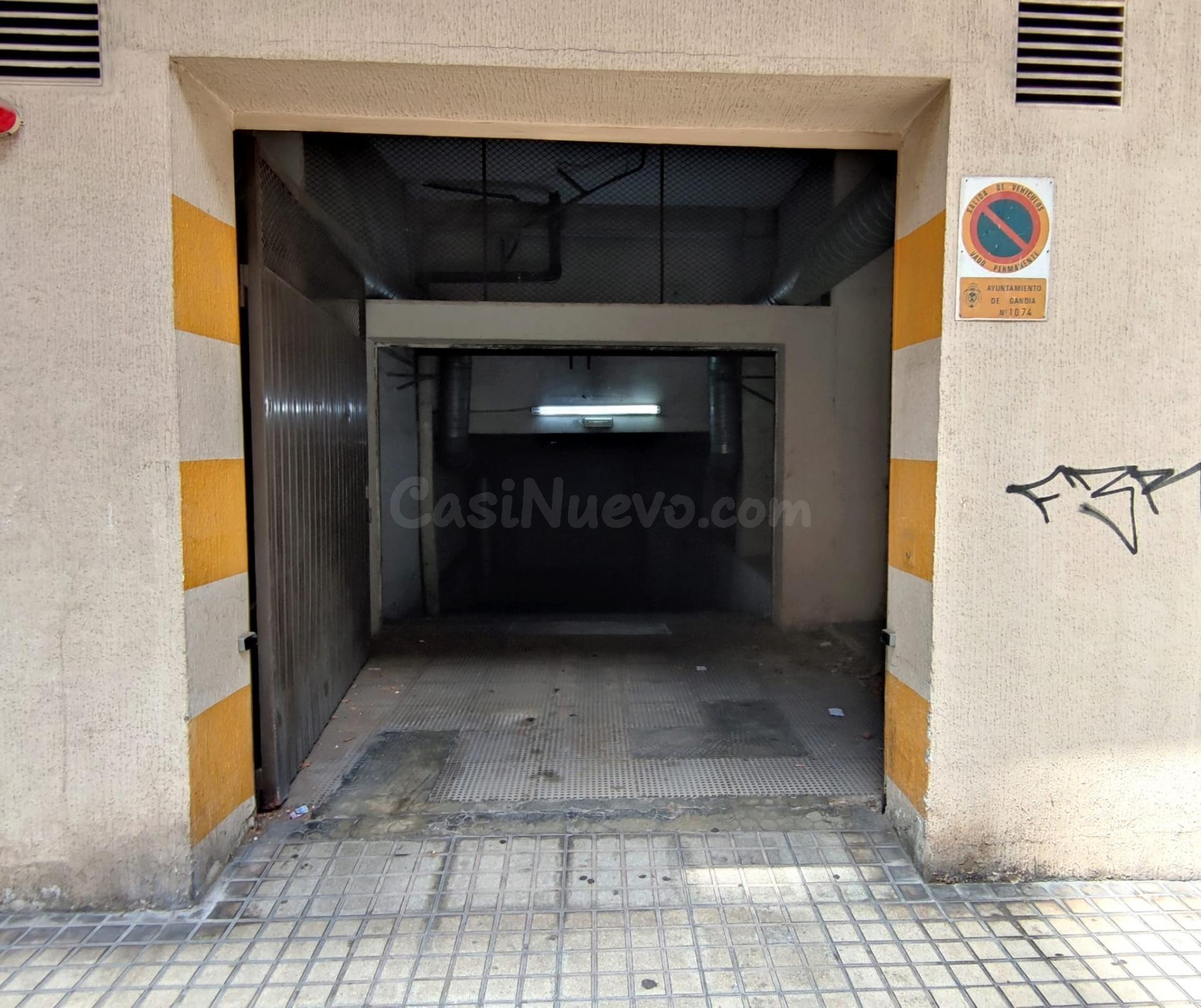 PLAZA PARKING PEGADA AL PASEO GERMANIAS (COCHE  PEQUEÑO O MOTOS)