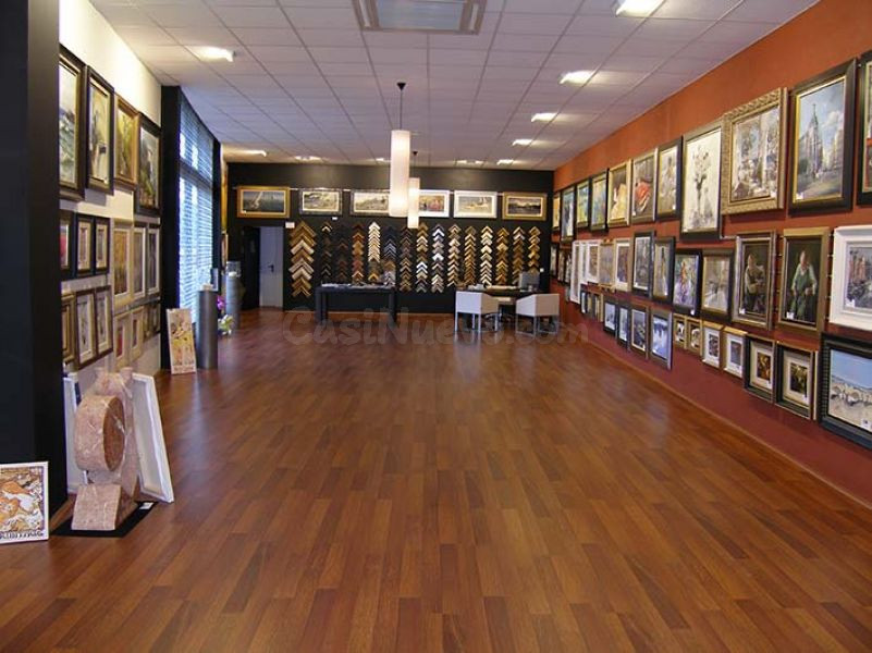 Se vende o alquila local en Complejo Comercial Gormaig