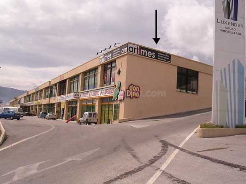Se vende o alquila local en Complejo Comercial Gormaig