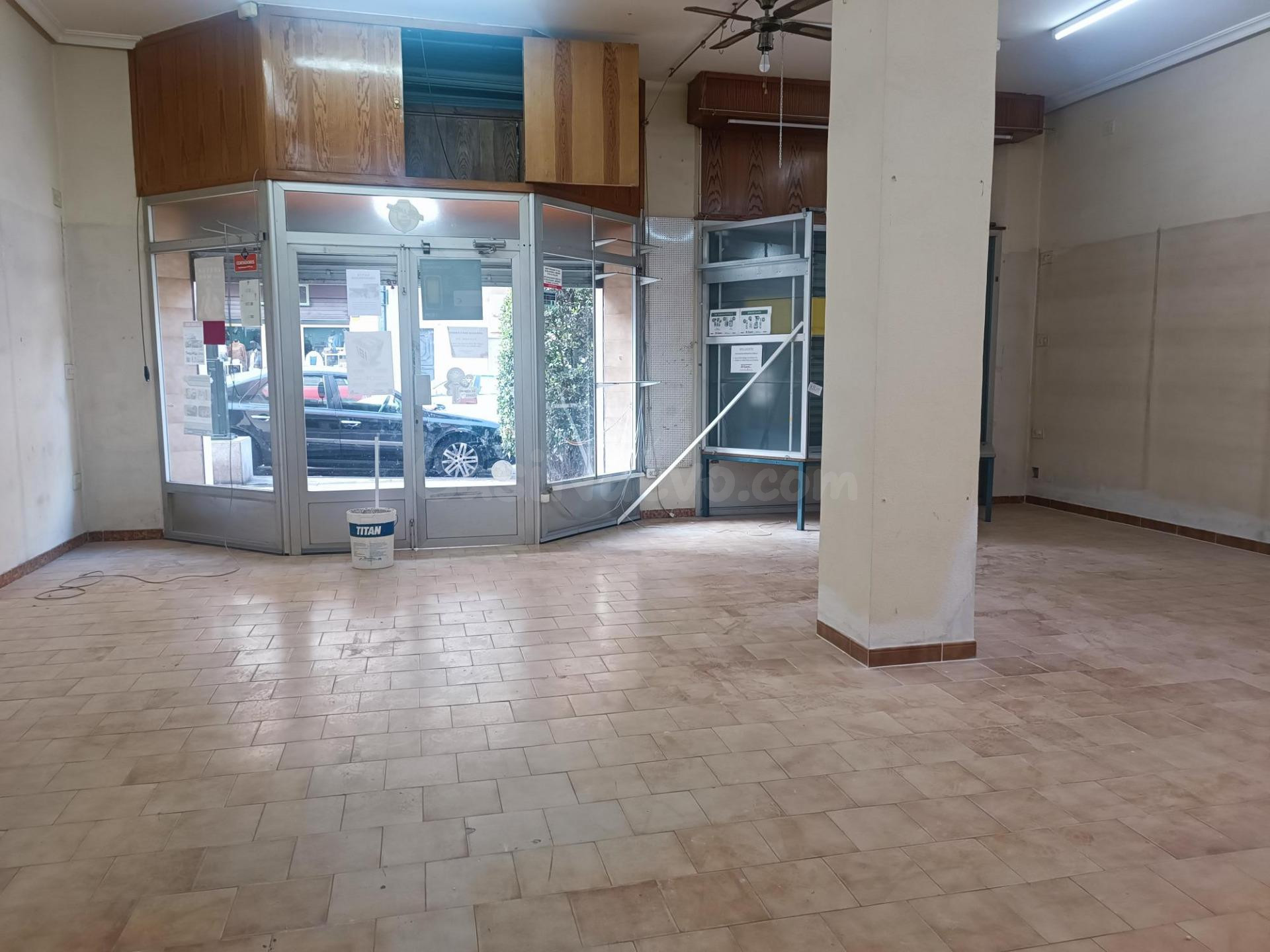 Local en alquiler o venta en la calle El Camí