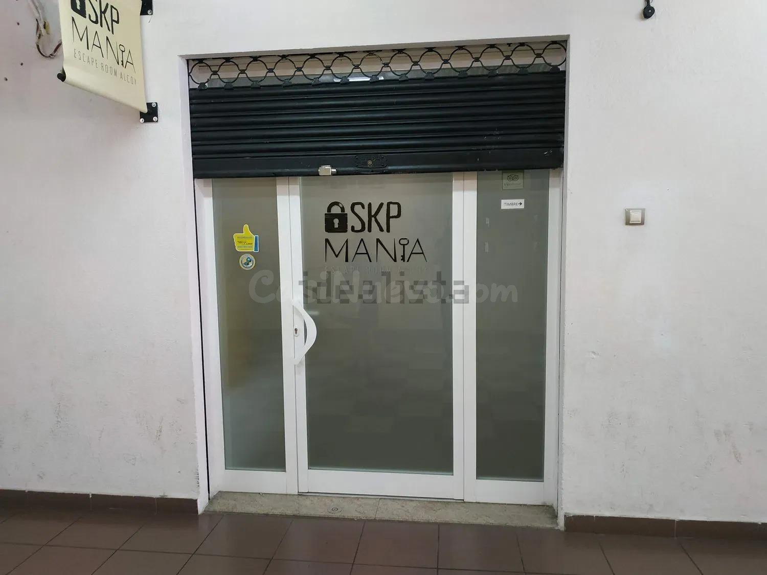 VENTA DE LOCAL EN AV ALAMEDA CAMILO SESTO-(SITUADO EN EL PASAJE)