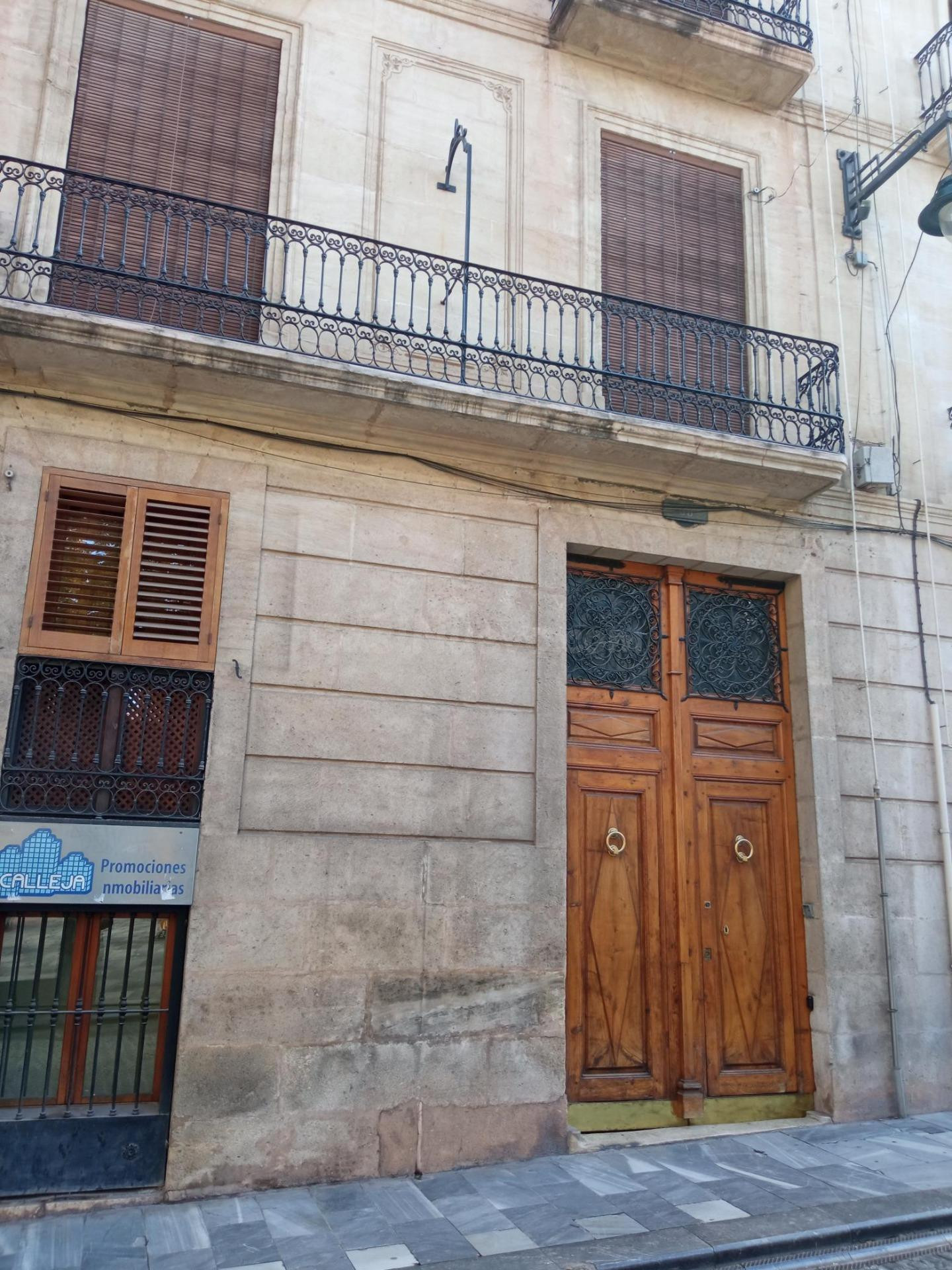 Plaza de garaje en calle San Nicolás - Enfrente del mercado de San Mateo (COCHE PEQUEÑO)
