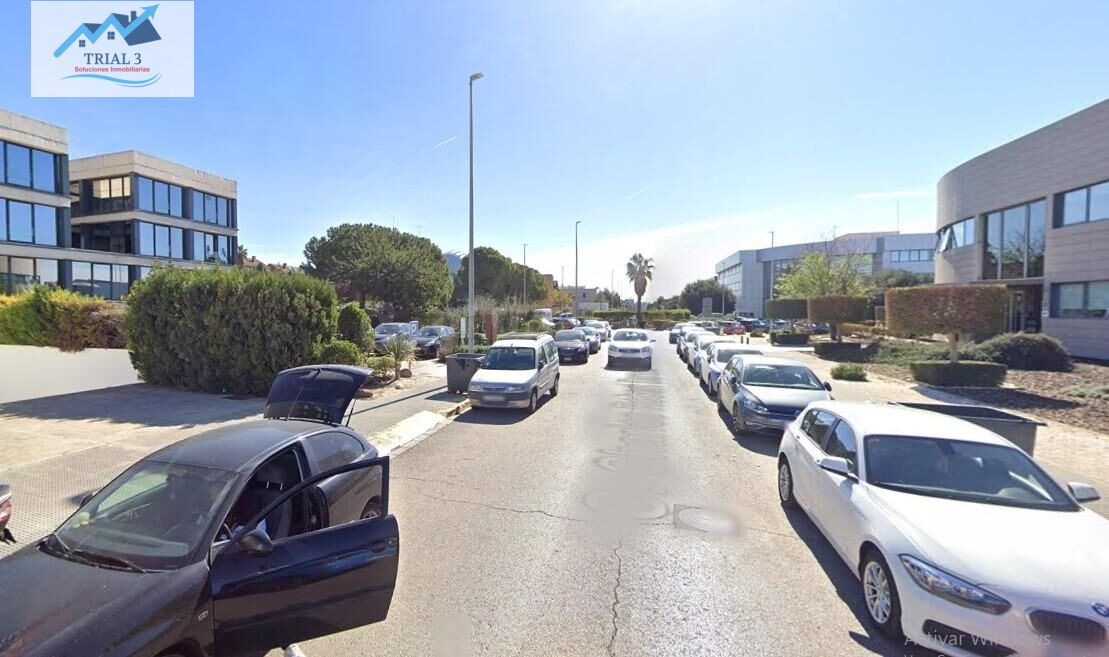 OFICINA Y TRES PLAZAS DE GARAJE EN PATERNA.