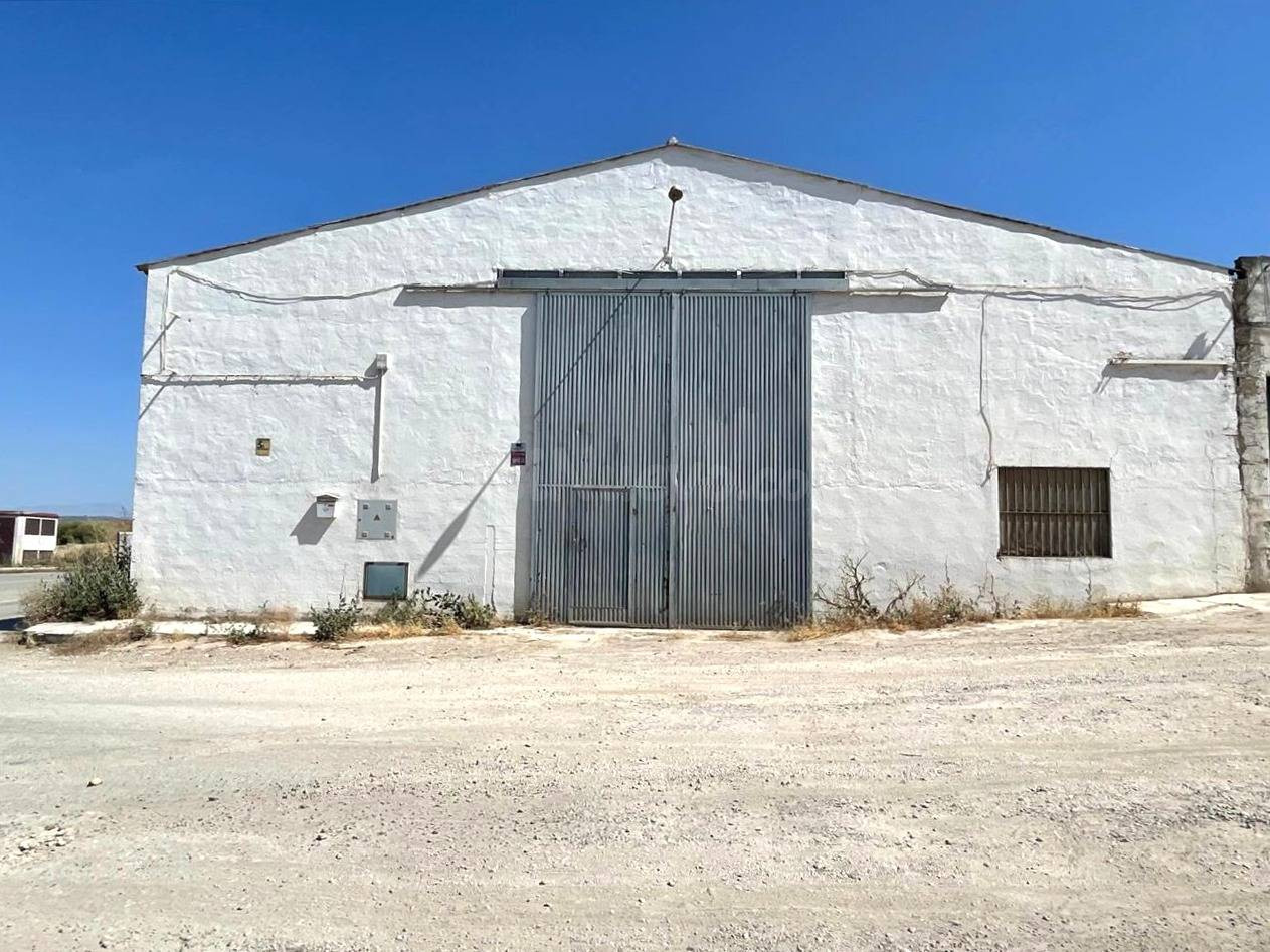 Venta nave industrial en Mengibar (Jaén)