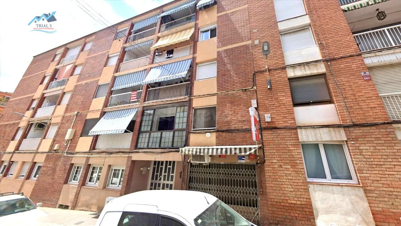 Venta Piso en Olesa de Montserrat - Barcelona , Calle Benet Margarit Nº 18