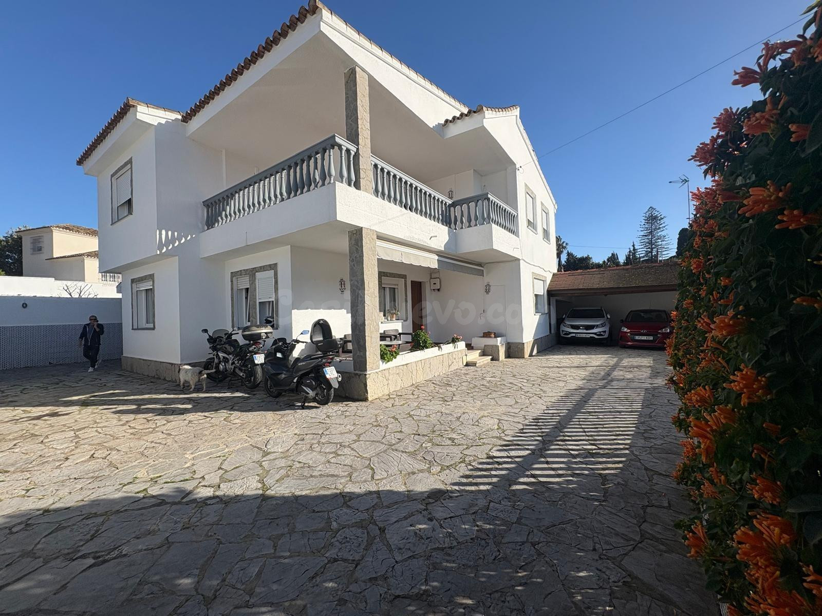 Exclusivo chalet independiente con piscina y gran parcela en Colonia San Miguel – Algeciras