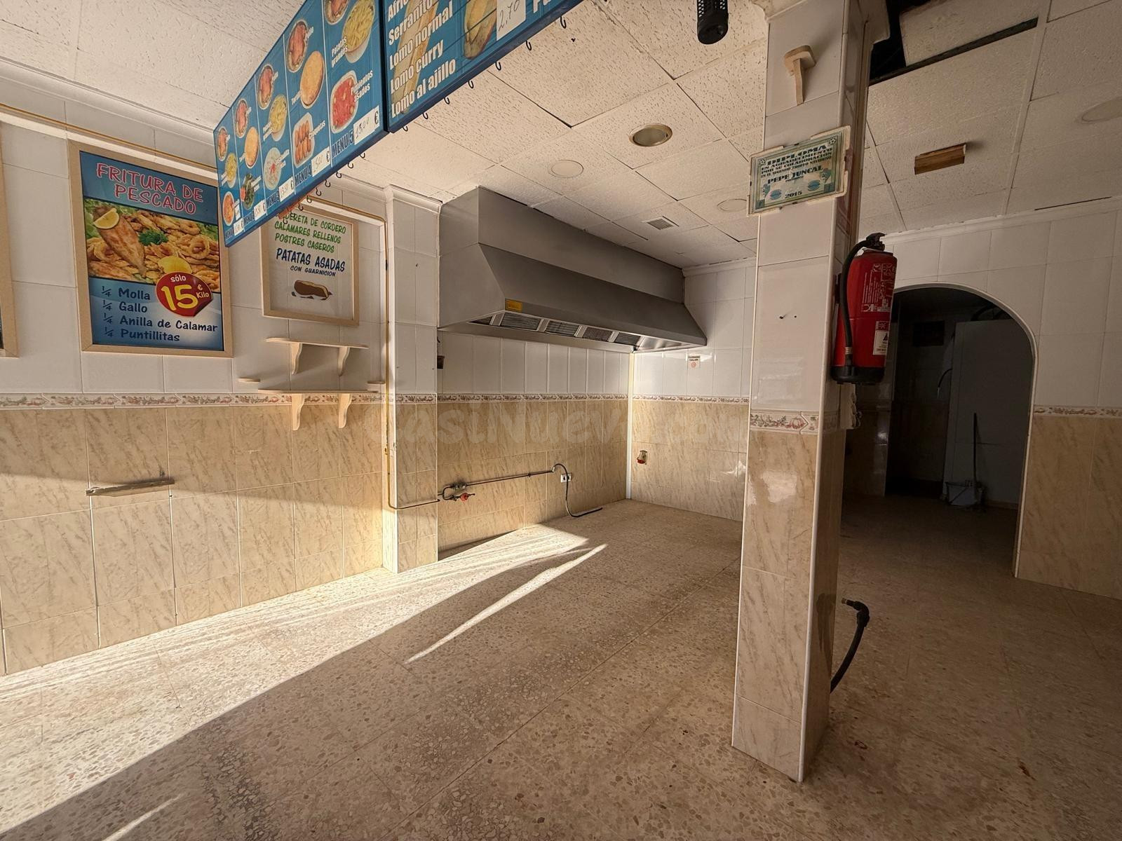 Amplio local comercial acondicionado para hostelería
