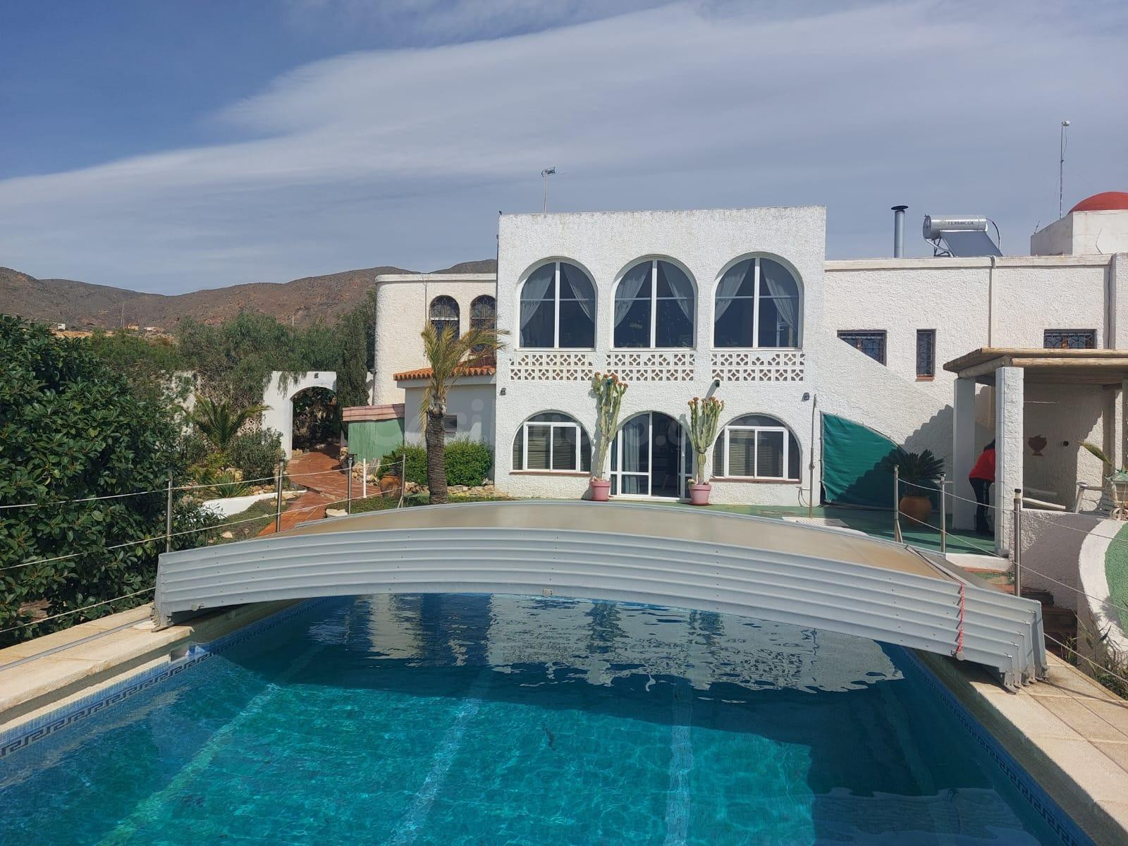 VENTA DE CHALET EN URB.LA PARRA CON PISCINA PRIVADA EN PARCE