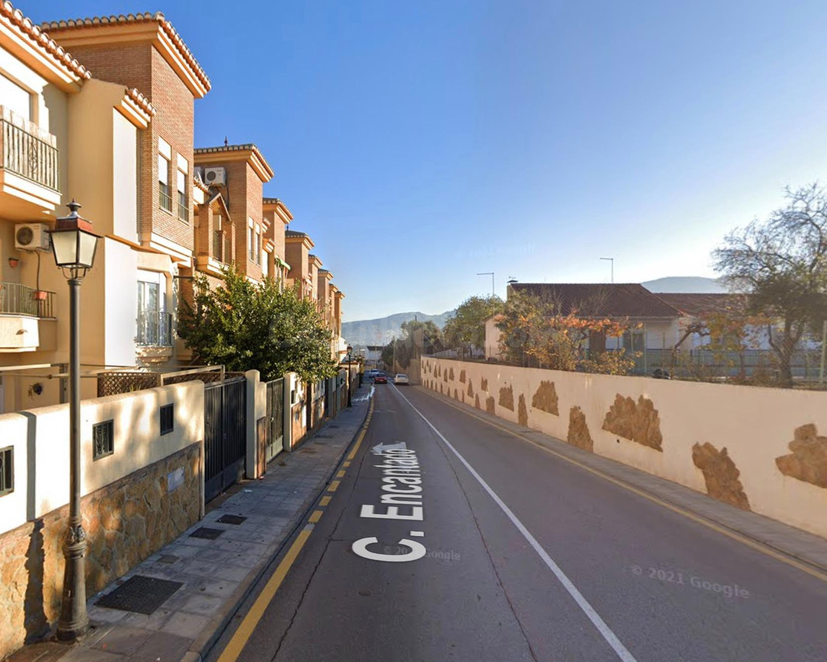 CASA ADOSADA OKUPADA POR PERSONA SIN JUSTO TÍTULO EN OGIJARES