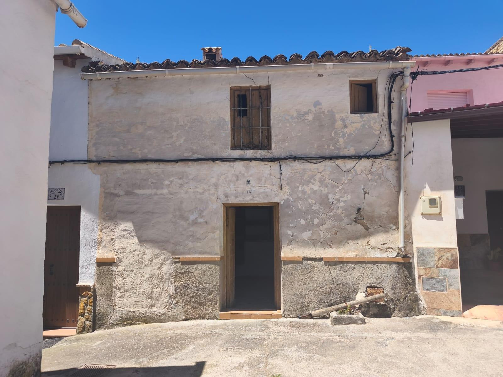 Casa de pueblo para rehabilitar en Frailes (Jaén)