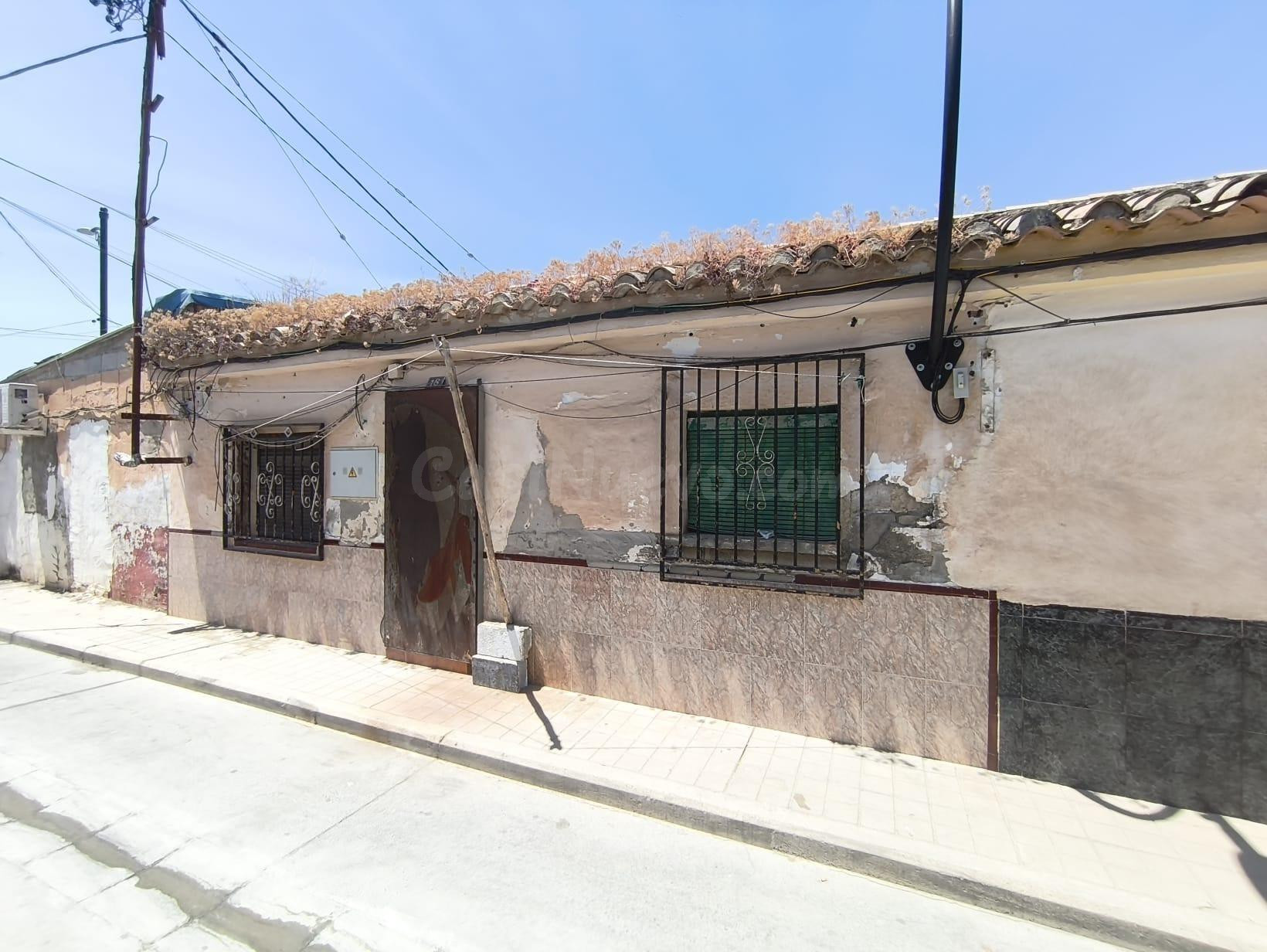 CASA EN FUENTE VAQUEROS (BARRIADA SANTA ANA)