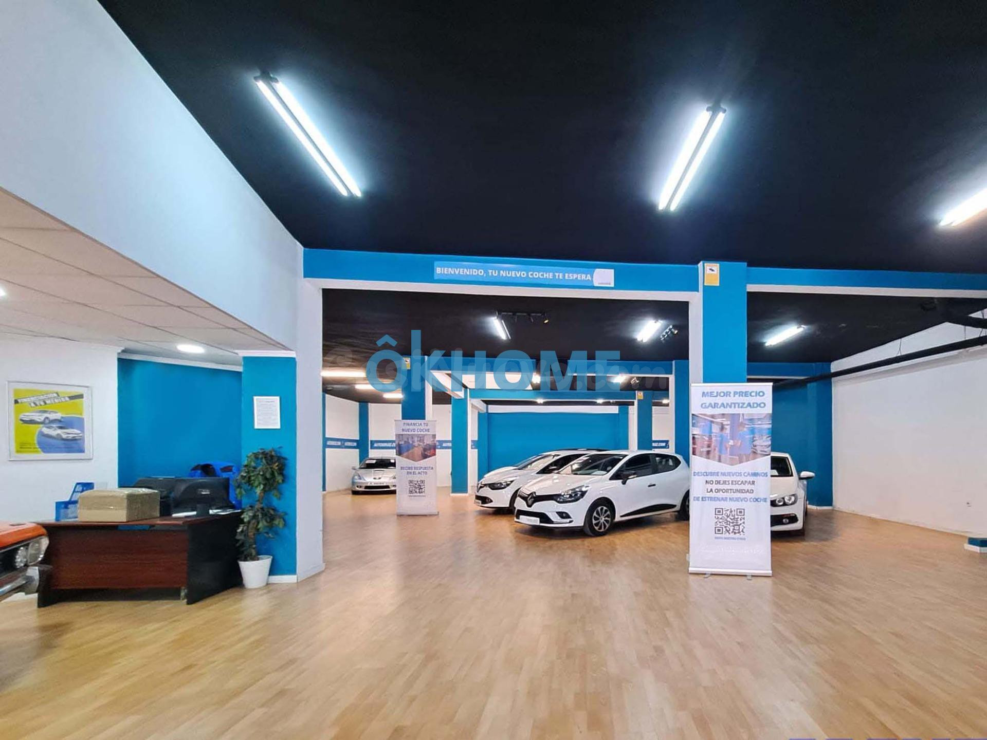 Local comercial 1600m² en venta - Nou Moles
