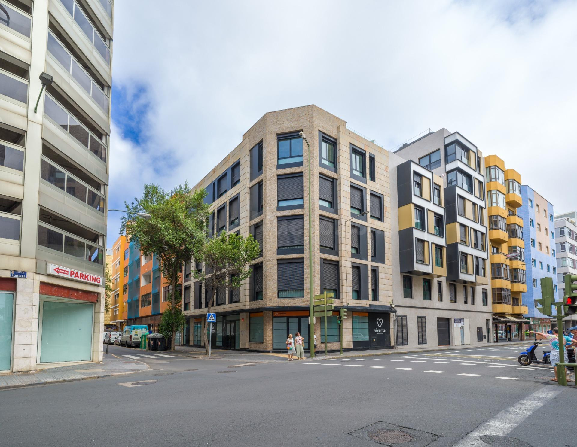 Edificio completo recién reformado en excelente ubicación junto a la Playa de Las Canteras