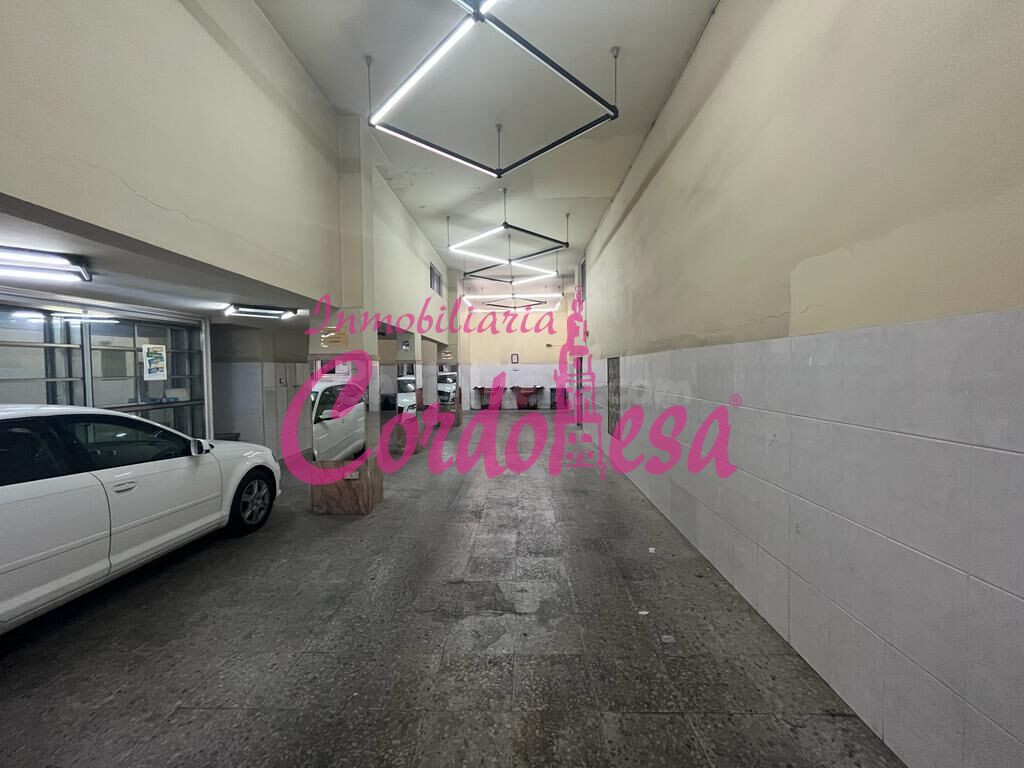 Local comercial 290m² en venta - Av. Barcelona - Viñuela - Rescatado