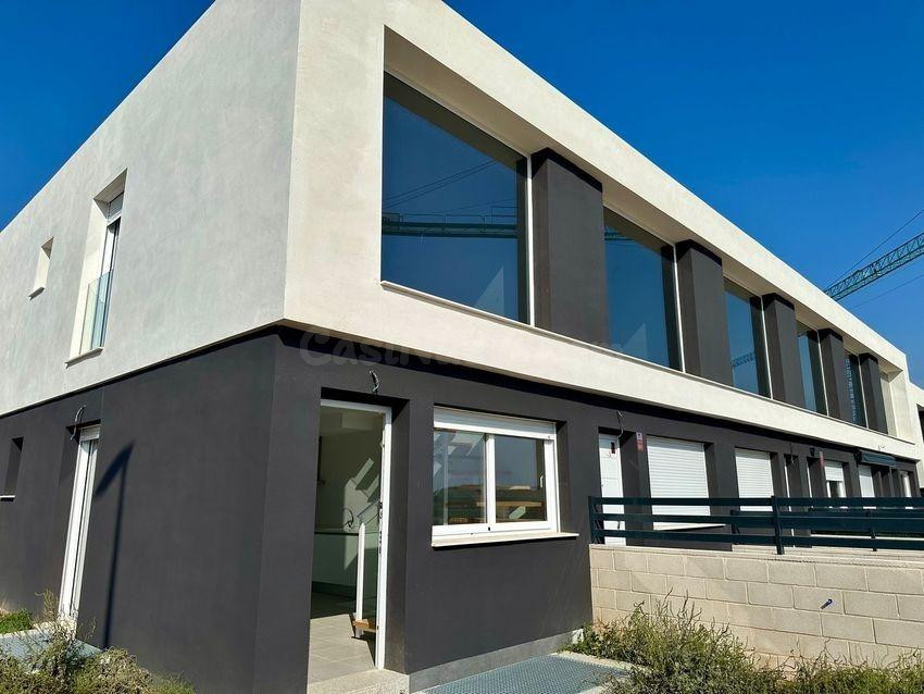Vivienda moderna con sótano, 3 dormitorios y piscina comunitaria en Gran Alacant