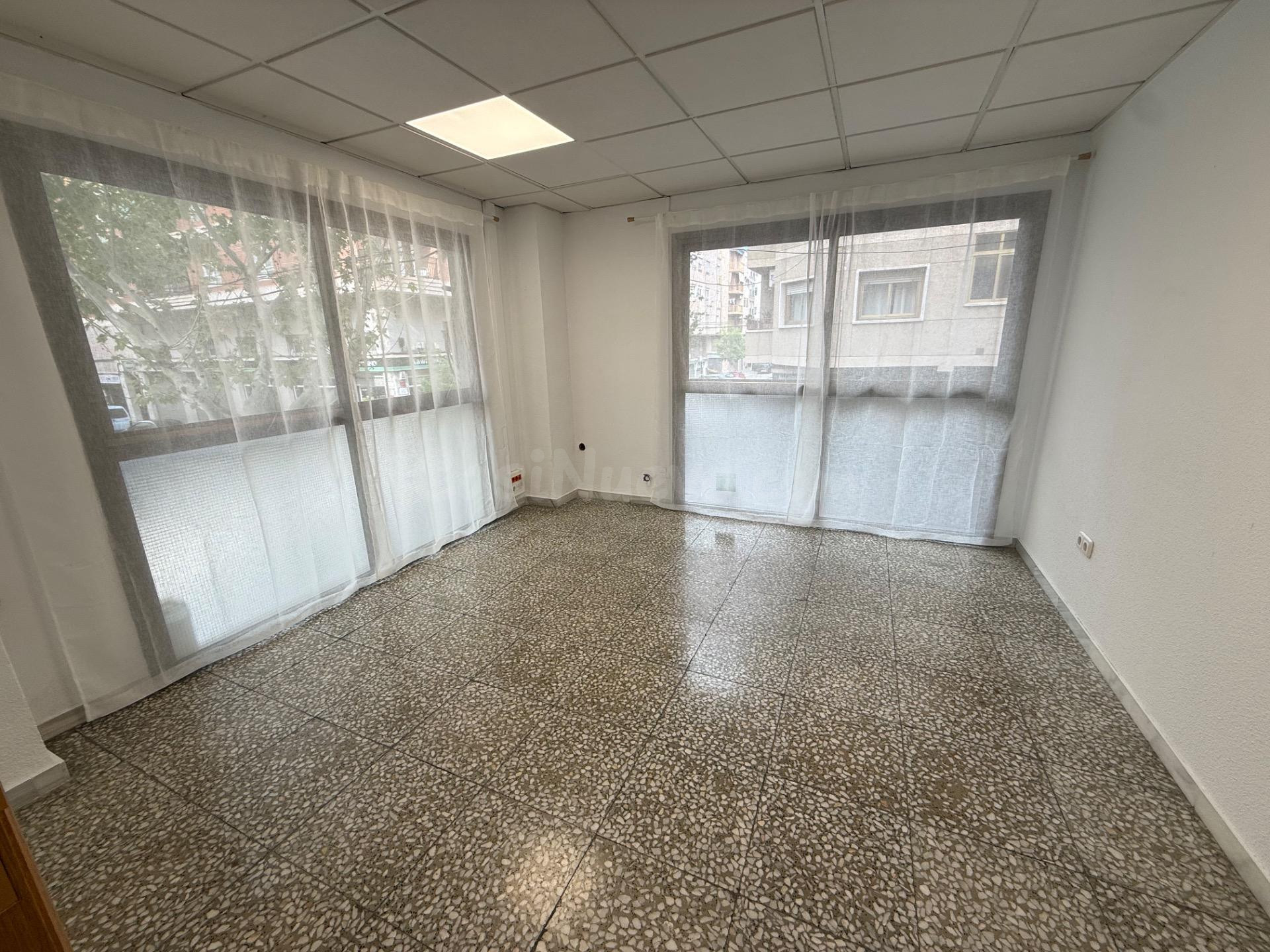 Oficina 2 habitaciones 75m² en alquiler - Plaza Obispo Siuri