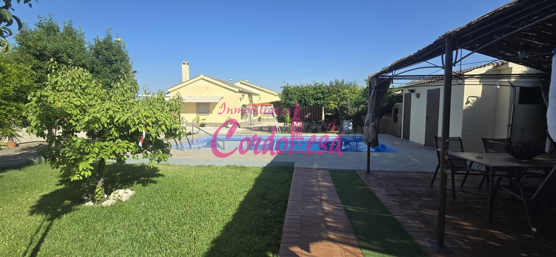 Oportunidad Única: Parcela de 1260 m2 con Dos Casas y Piscin - foto 4