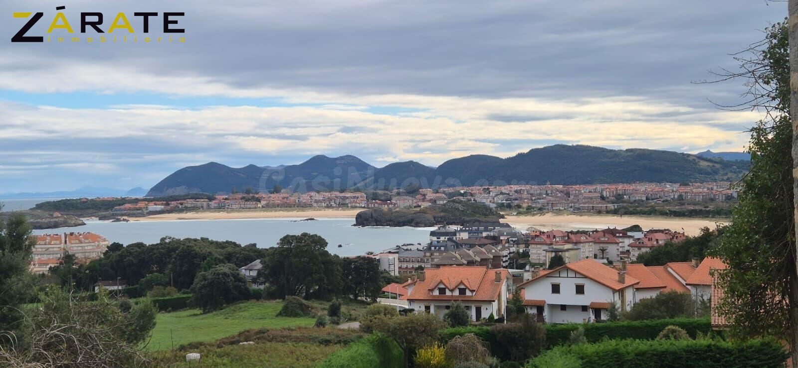 SE VENDE CASA PAREADA CON TERRENO EN ISLA