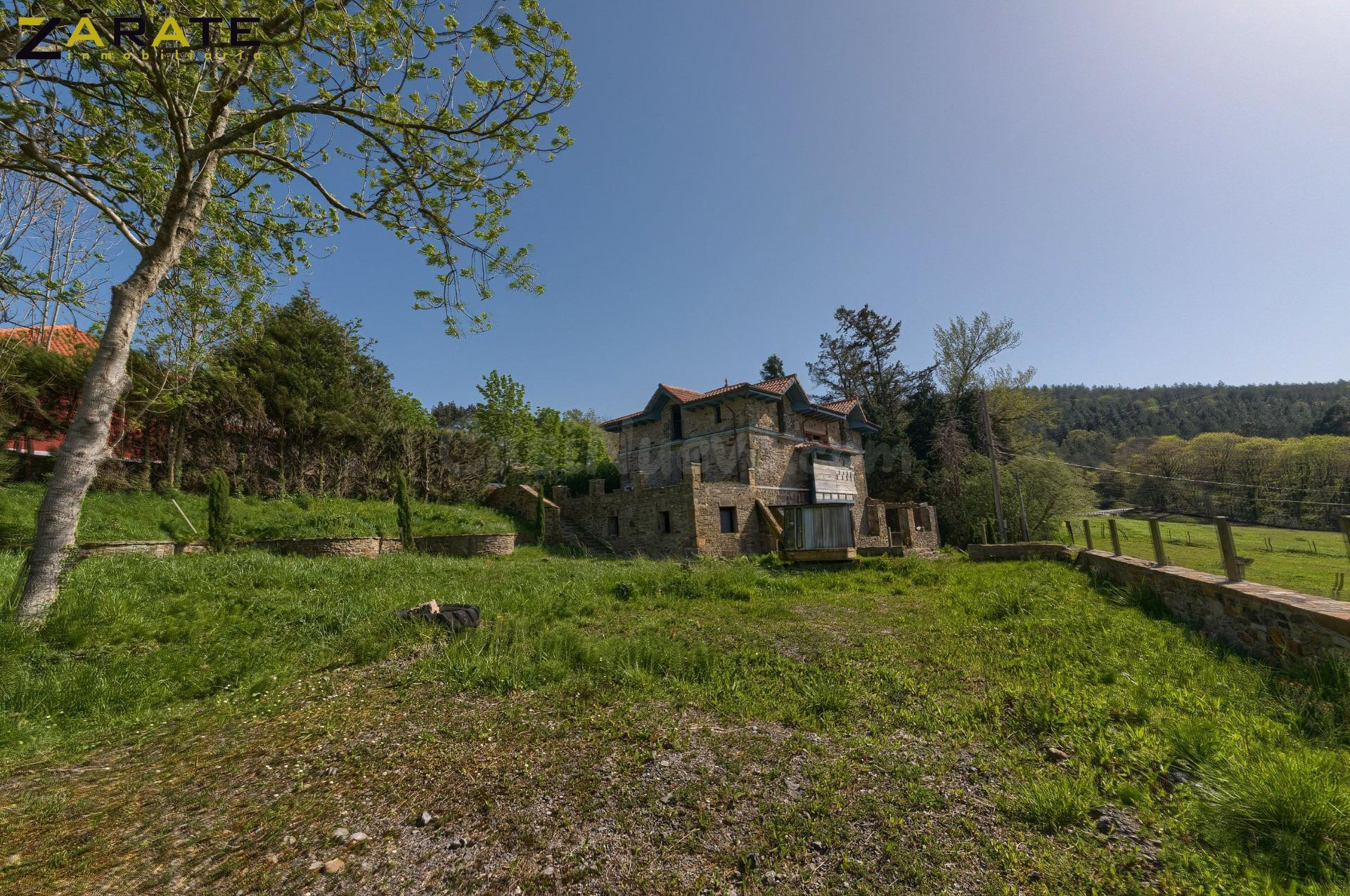 INMOBILIARIA ZARATE VENDE CASA CON TERRENO EN BERMEO