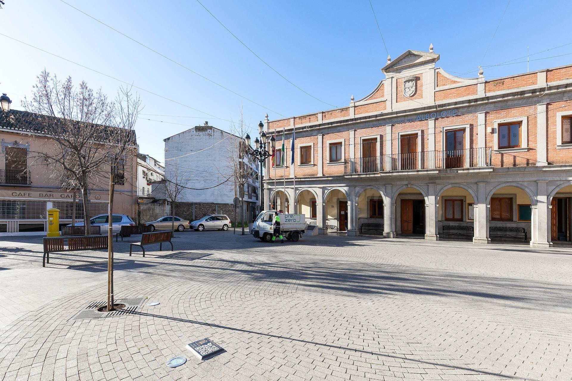LOCAL JUNTO AYUNTAMIENTO DE ALBOLOTE