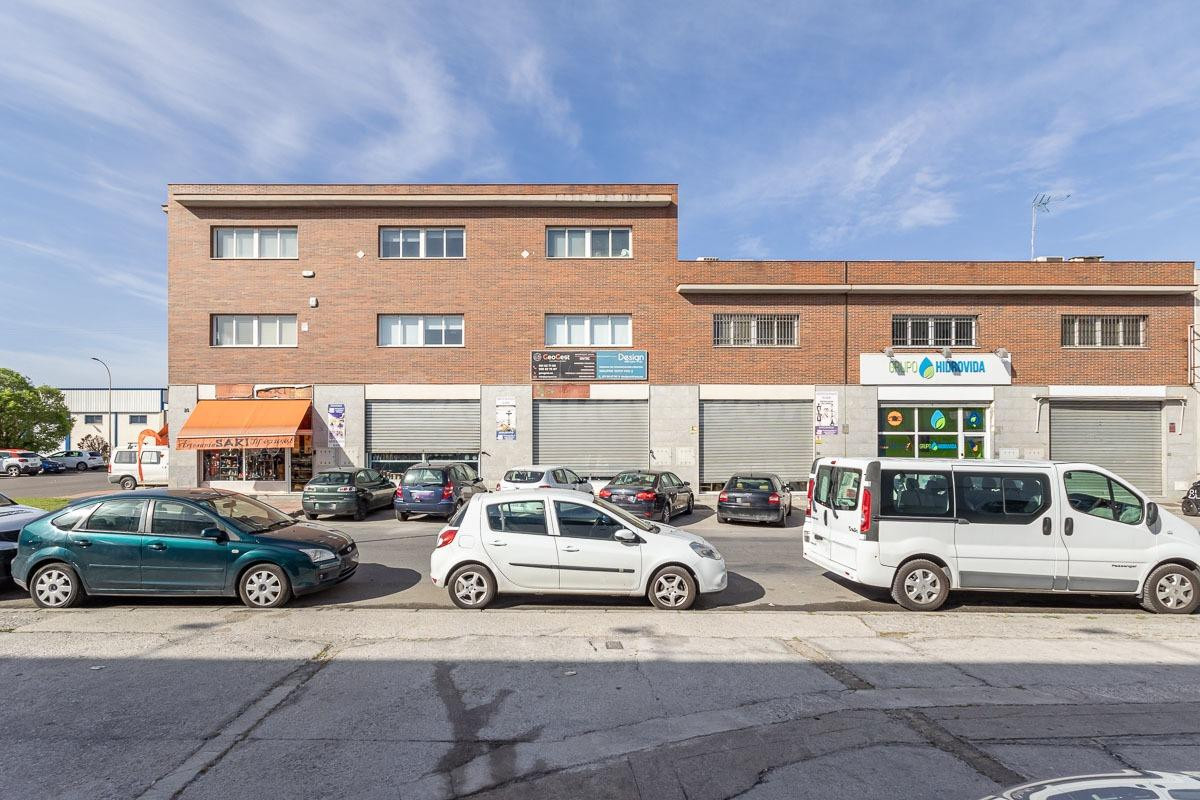 POLÍGONO INDUSTRIAL JUNCARIL. SE VENDE NAVE INDUSTRIAL. CON  212 M/2