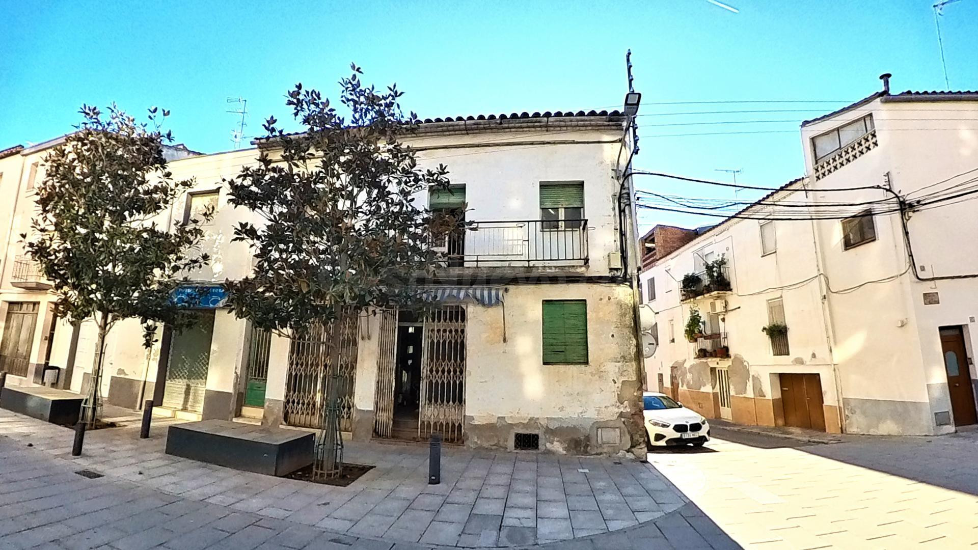 ESTRATÉGICA CASA ESQUINERA CON LOCAL COMERCIAL EN ALMACELLES