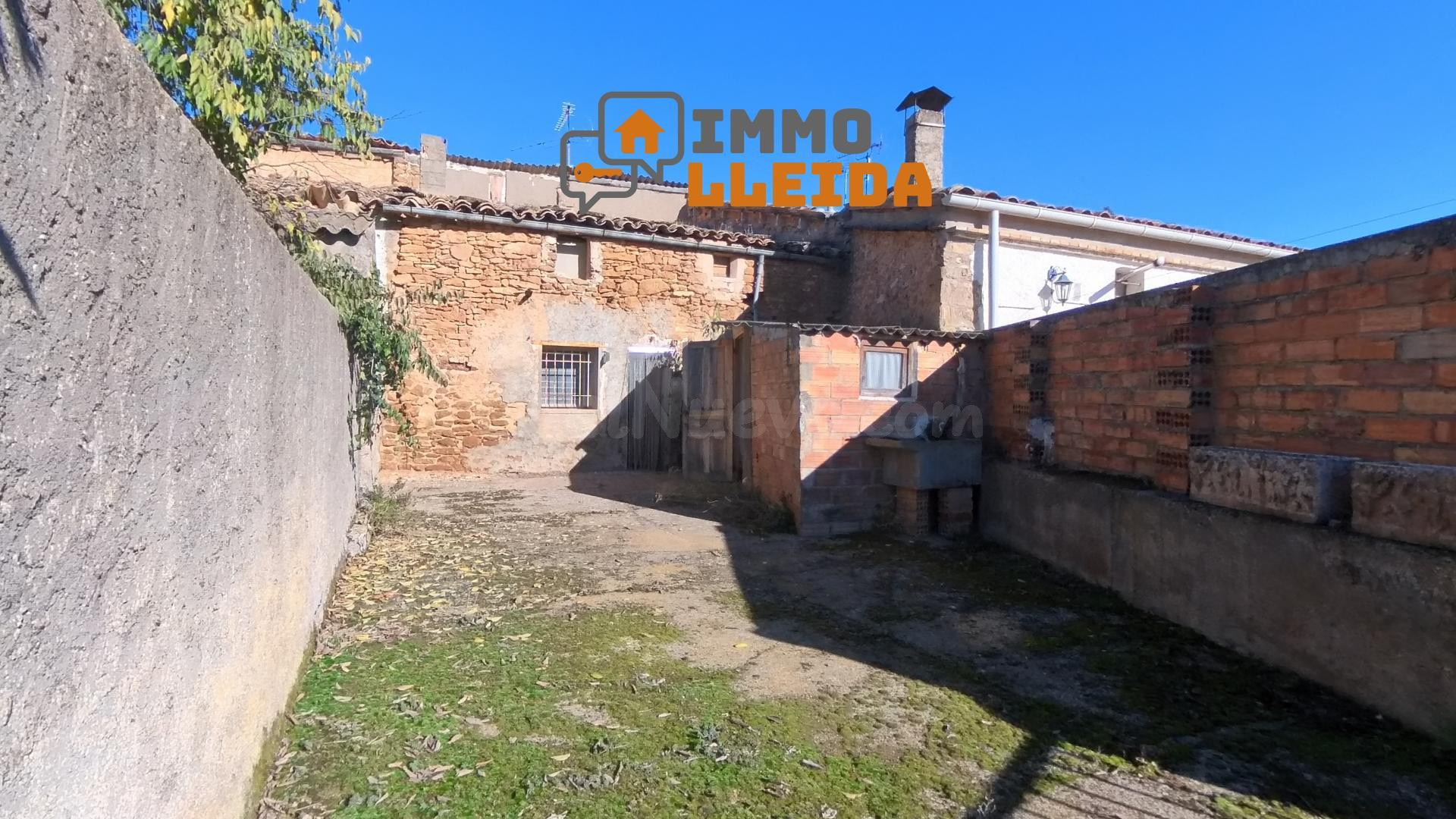 Casa de pueblo con gran potencial en Colldelrat (Artesa de Segre)