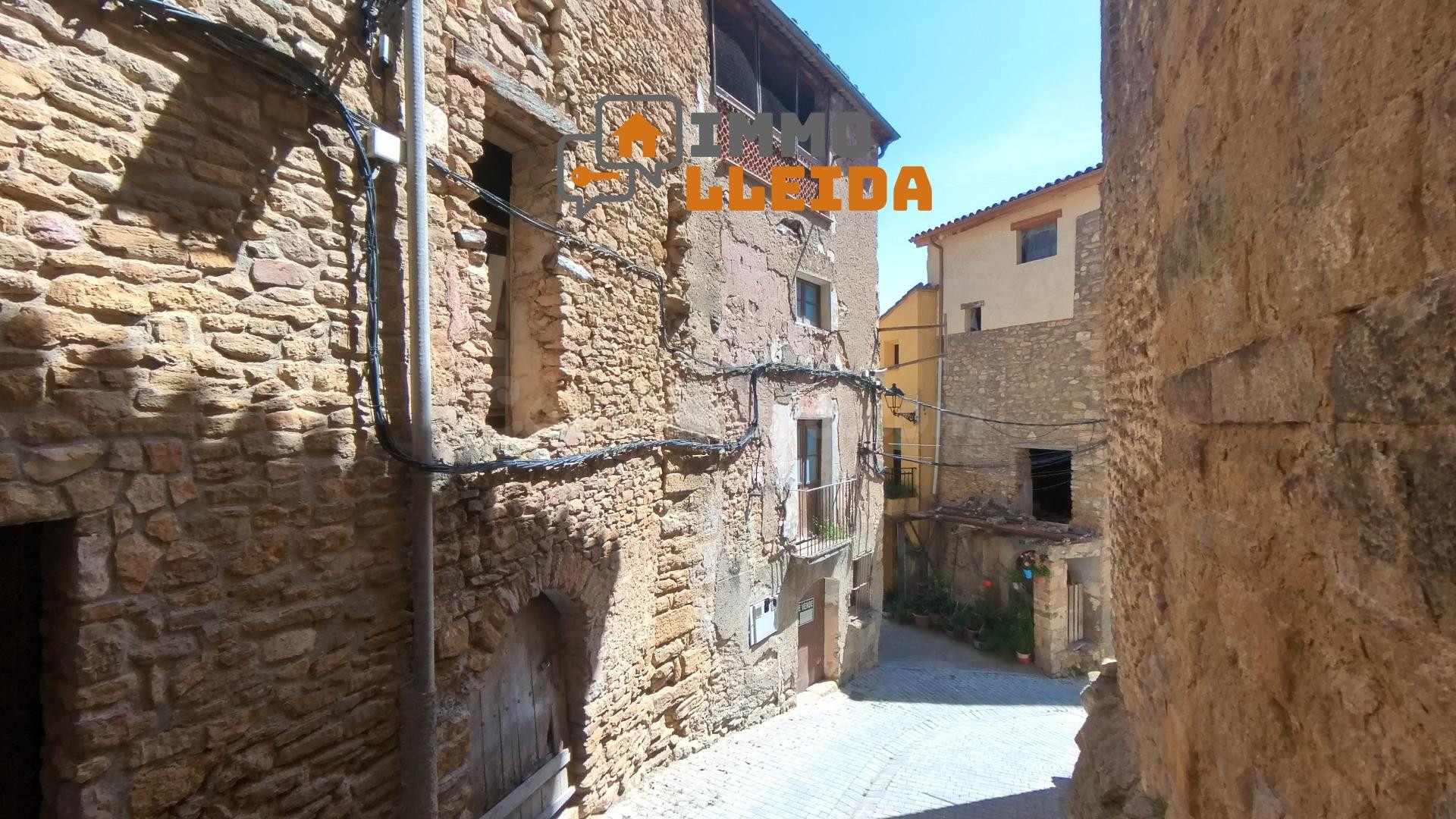 Casa con jardín en el corazón de Àger: una oportunidad única para crear la vivienda de tus sueños