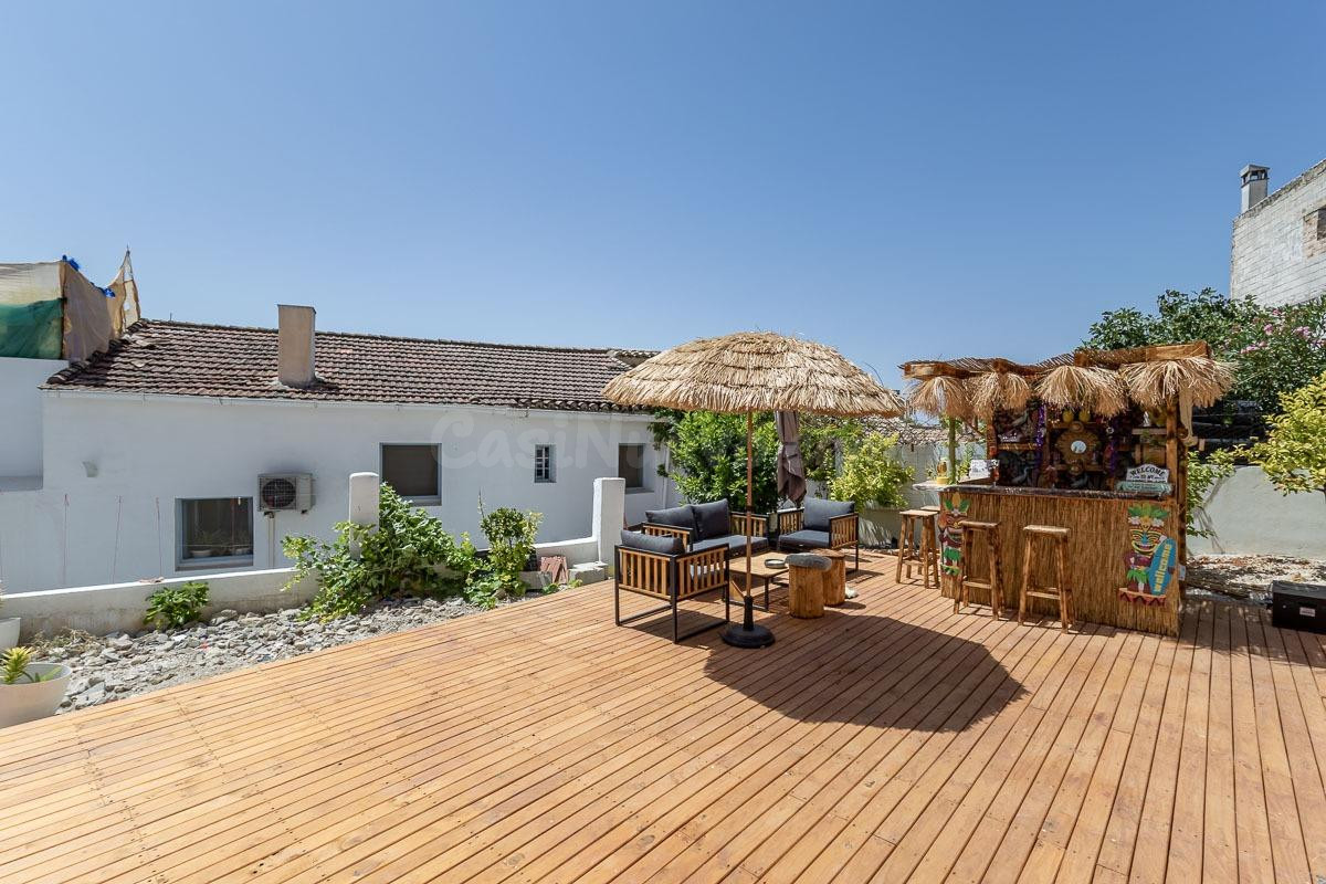 Amplia Casa de Pueblo de 5 Dormitorios con Espectacular Jardín de Más de 400m2 – Tózar (Moclín), Granada