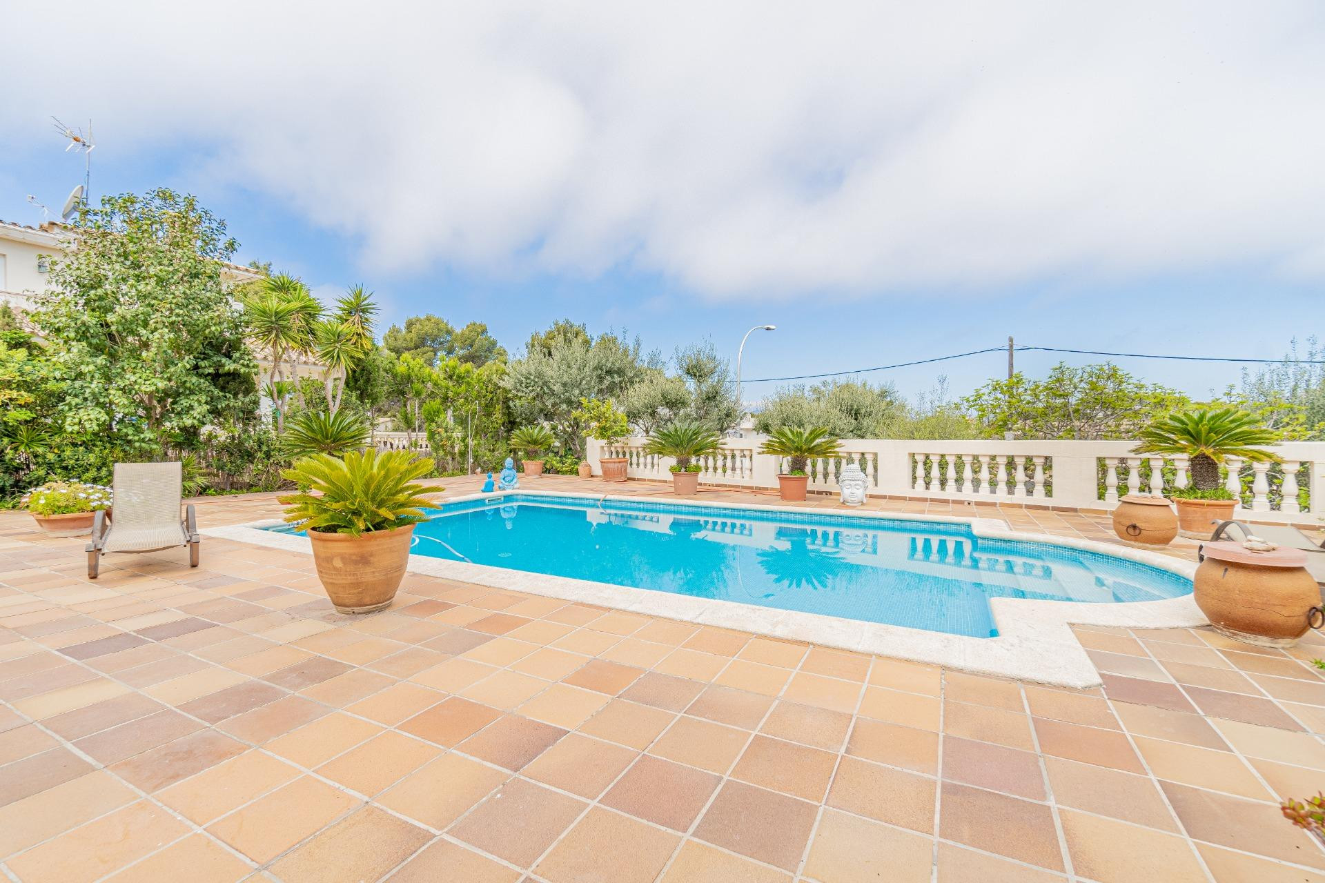 HERMOSA VILLA DE LUJO EN SANTA PONSA, CON PISCINA
