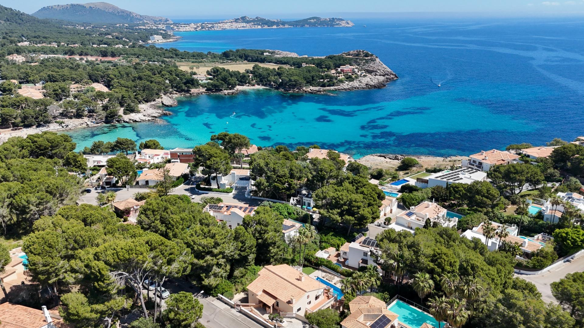 Solar con proyecto residencial y vistas al mar en Sa Font de sa Cala