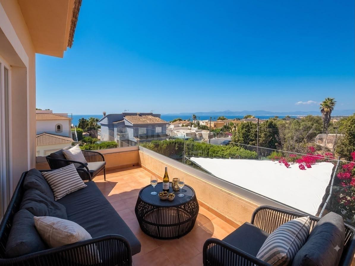Vivienda pareada semireformada con vistas al mar en Bahía Azul