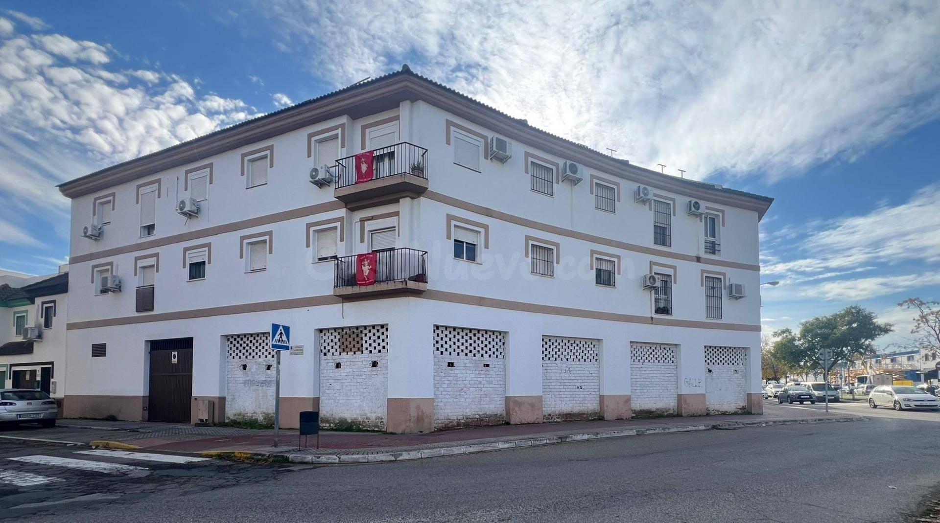 LOCAL COMERCIAL EN LA AVDA DEL SXXI