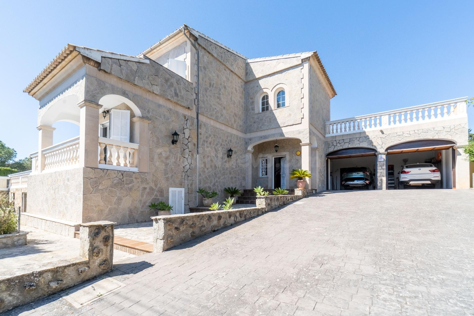 Casa unifamiliar con piscina privada y amplio garaje en Sa Cabaneta