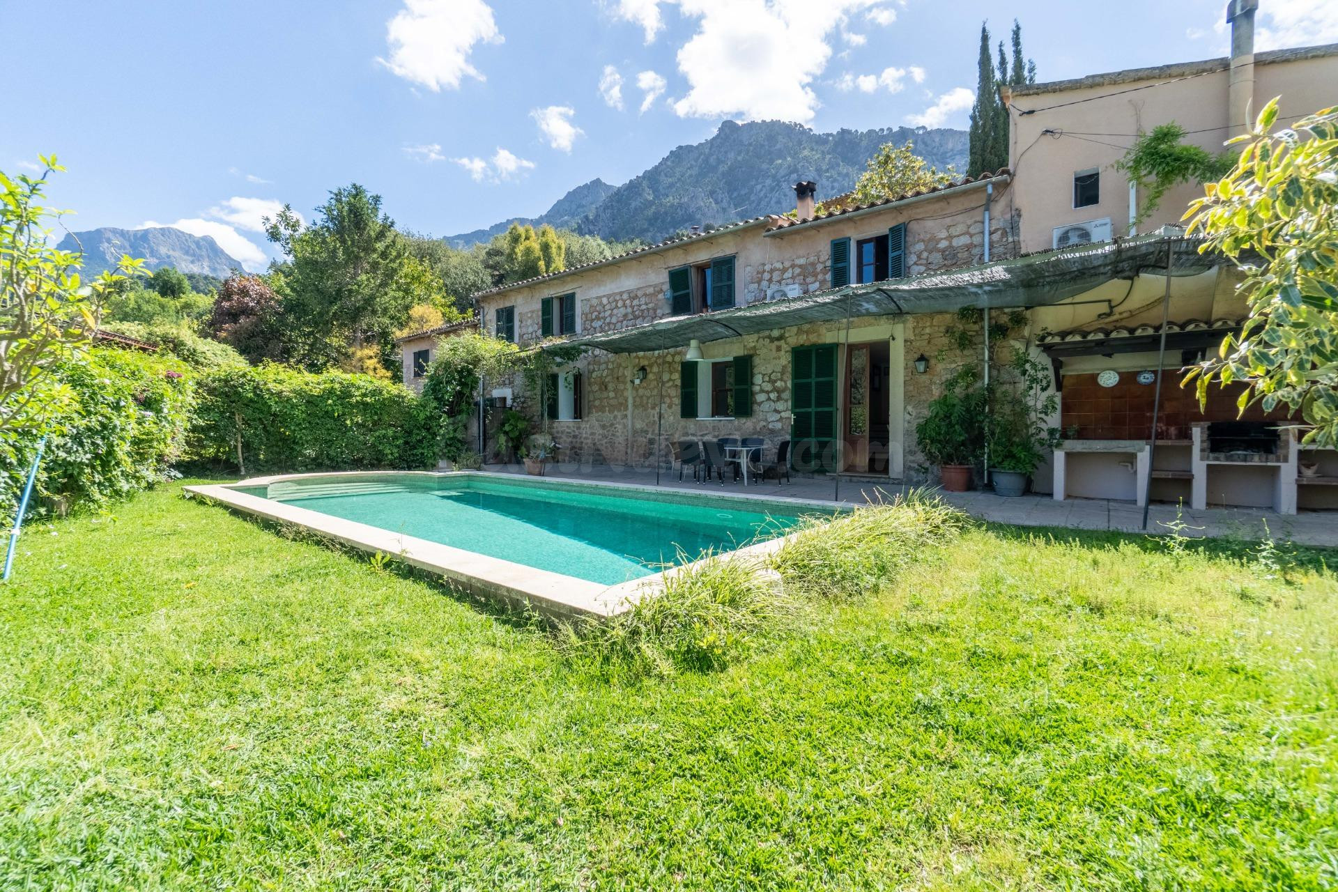 Finca con piscina privada y licencia vacacional en Fornalutx