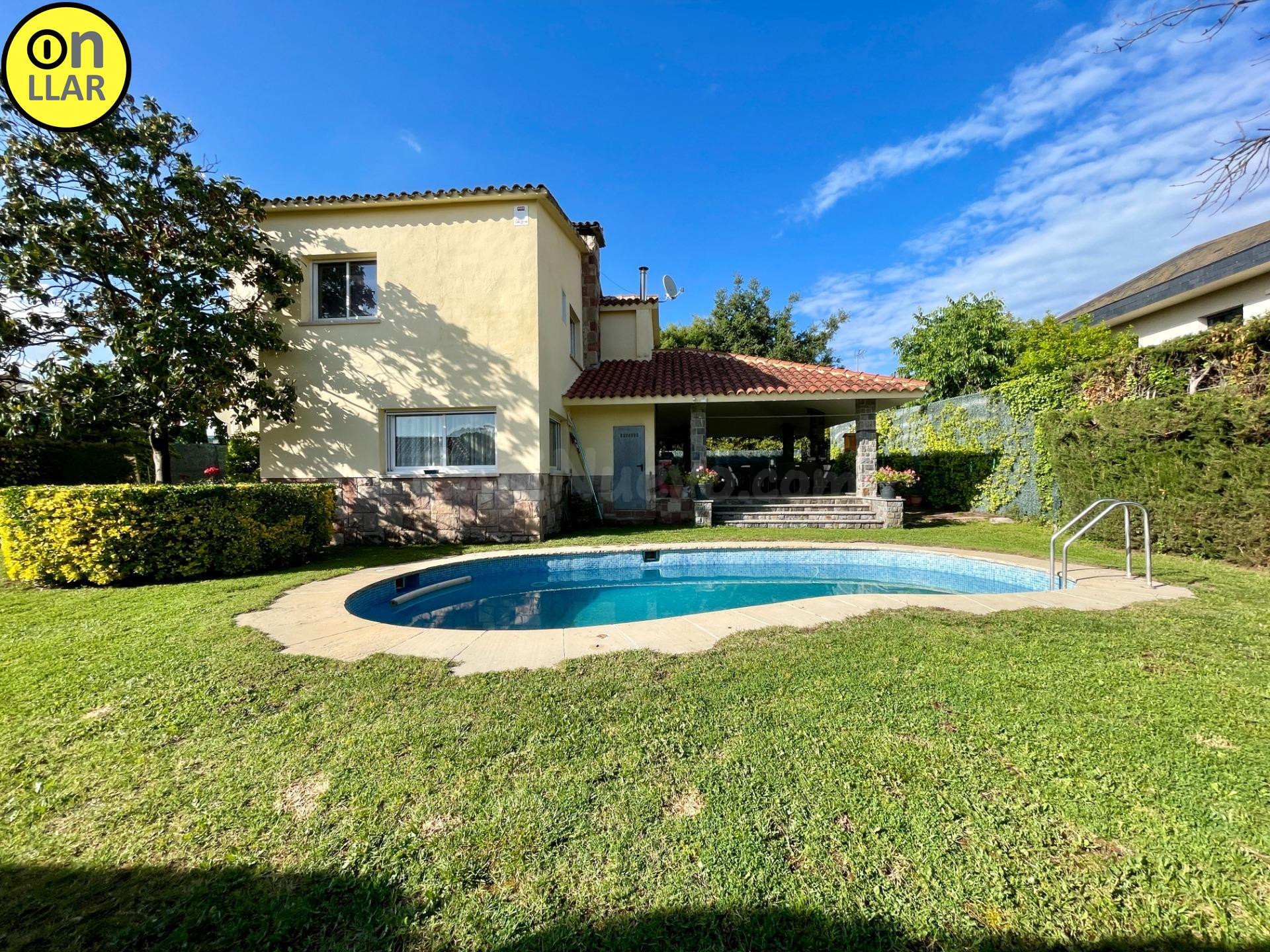 BONITA CASA CON PISCINA EN L' AMETLLA DEL VALLÈS