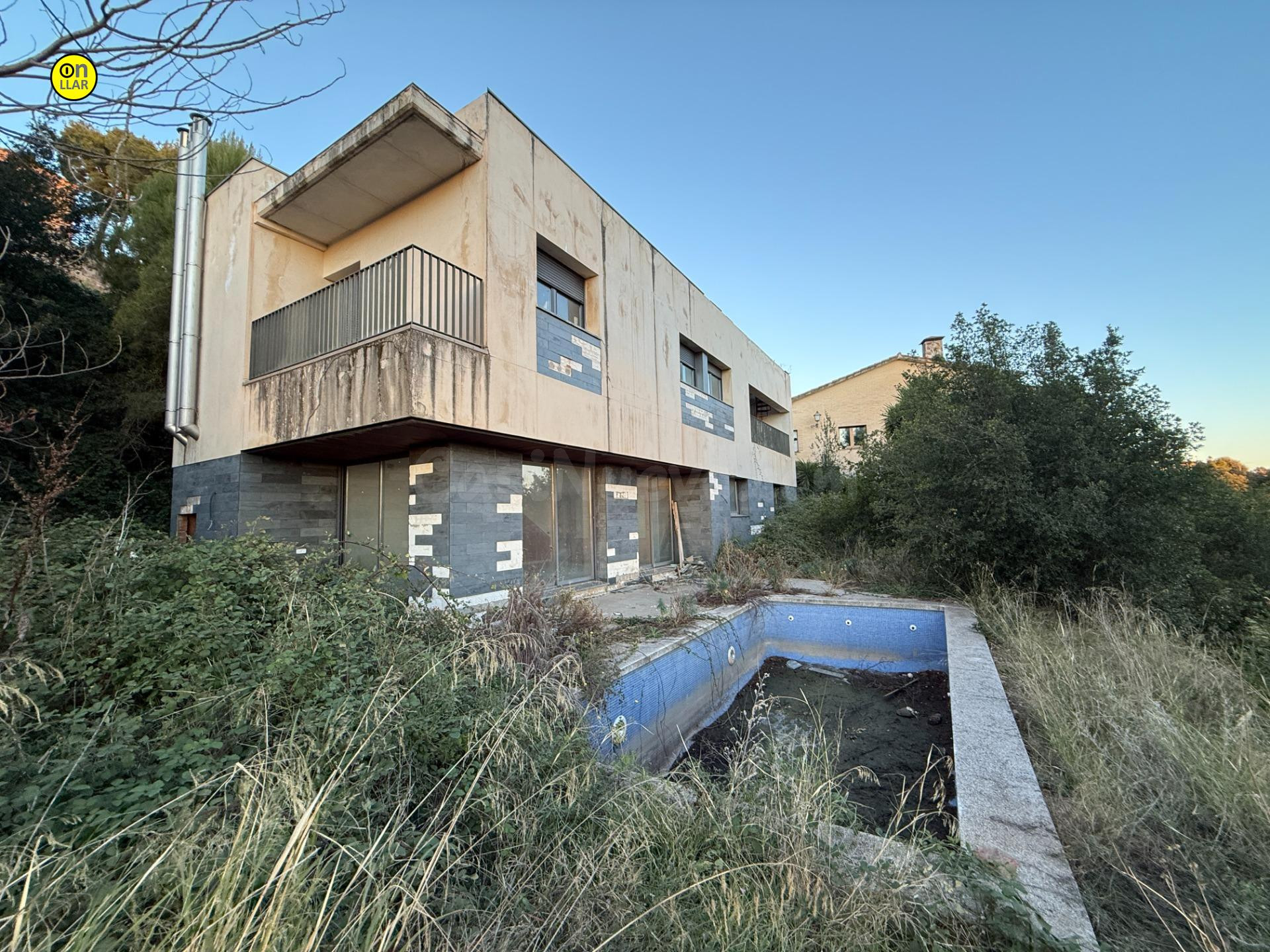 Casa en venta en el Serrat en construcción