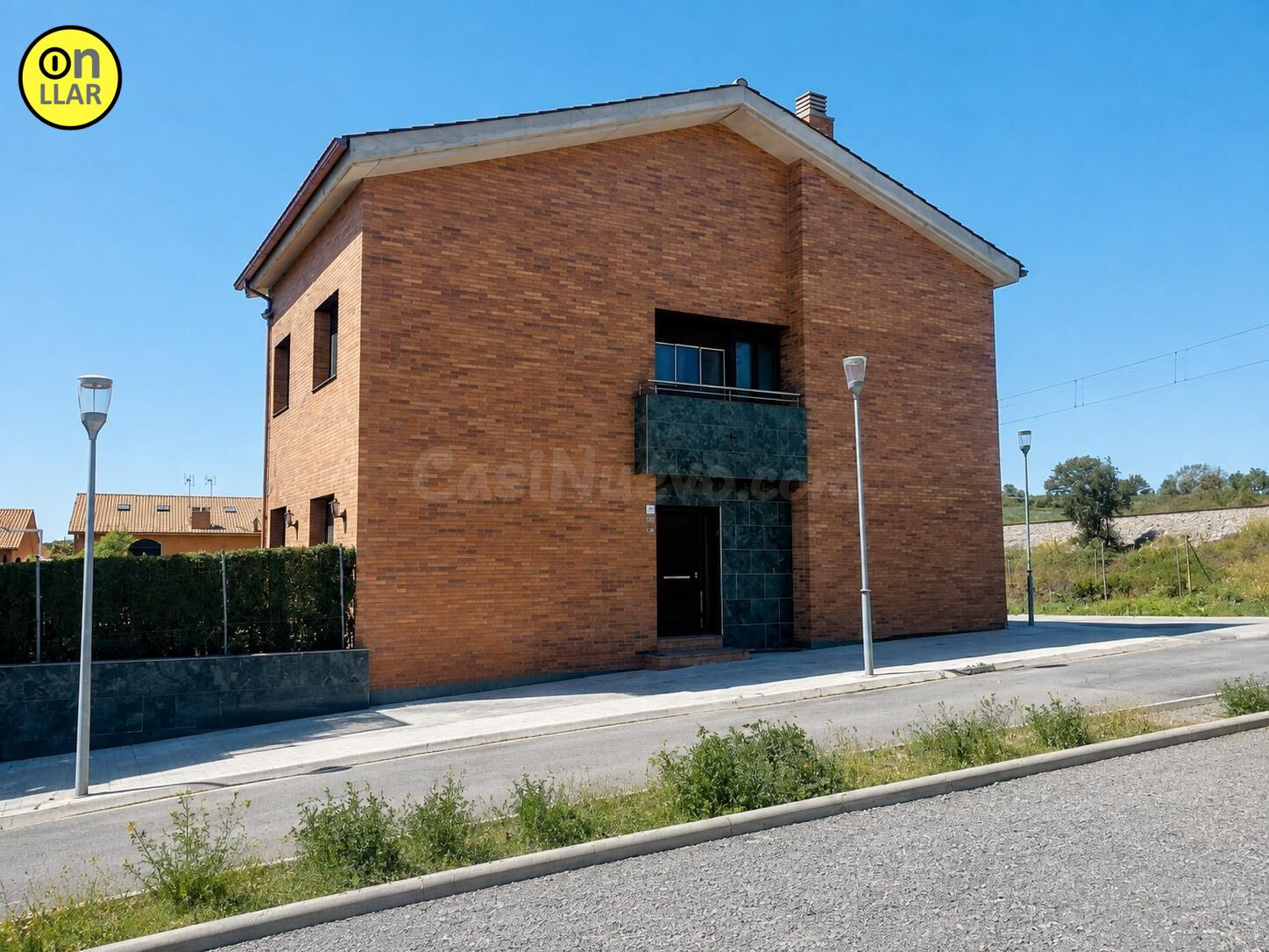 Amplia Casa en Montmelo - Oportunidad de Reforma Parcial