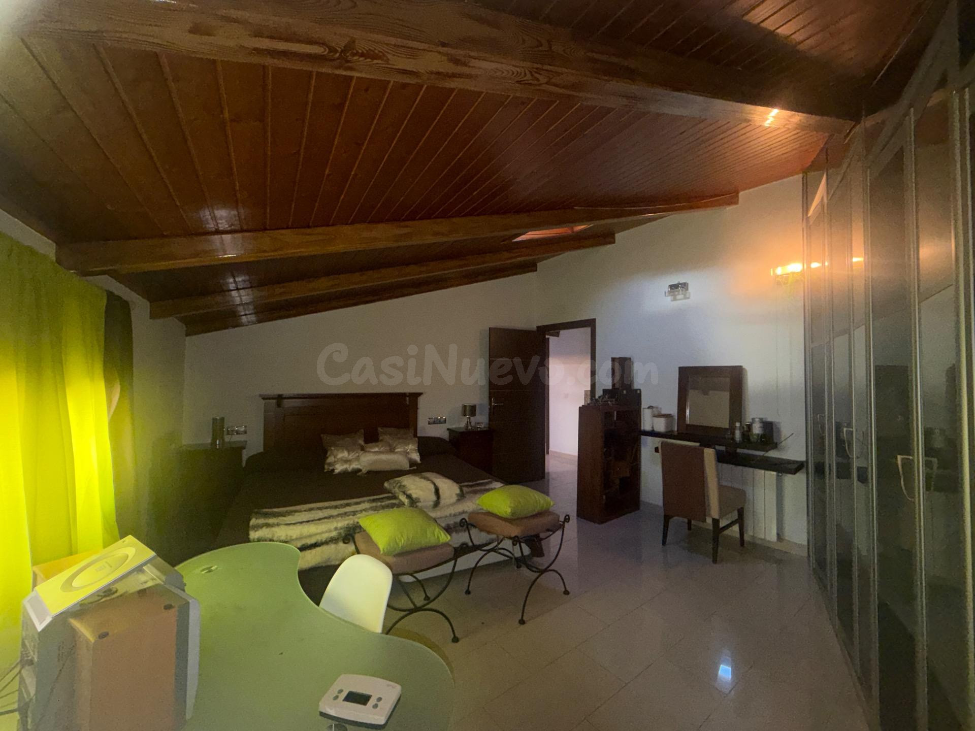 Amplia Casa en el Corazón de Cáceres – Ideal para Vivir e Invertir