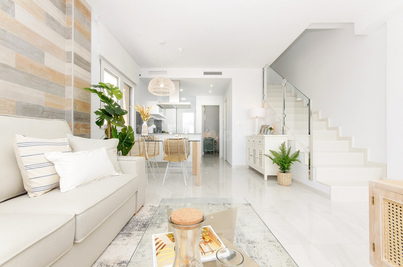 DUPLEX DE 3 DORMITORIOS 3 BAÑOS, PISCINA  COMUNITARIA, PARKING, EN TORREVIEJA ( LOS BALCONES)